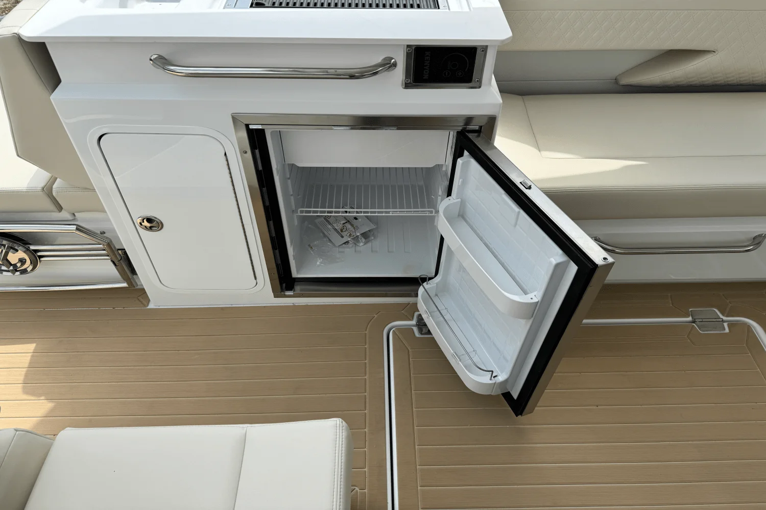 2026 Cruisers Yachts 34 GLS Image Thumbnail #13