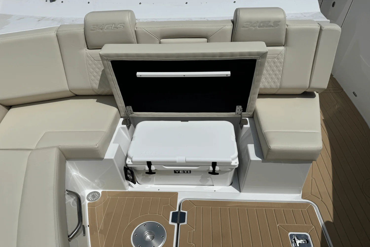 2026 Cruisers Yachts 34 GLS Image Thumbnail #56