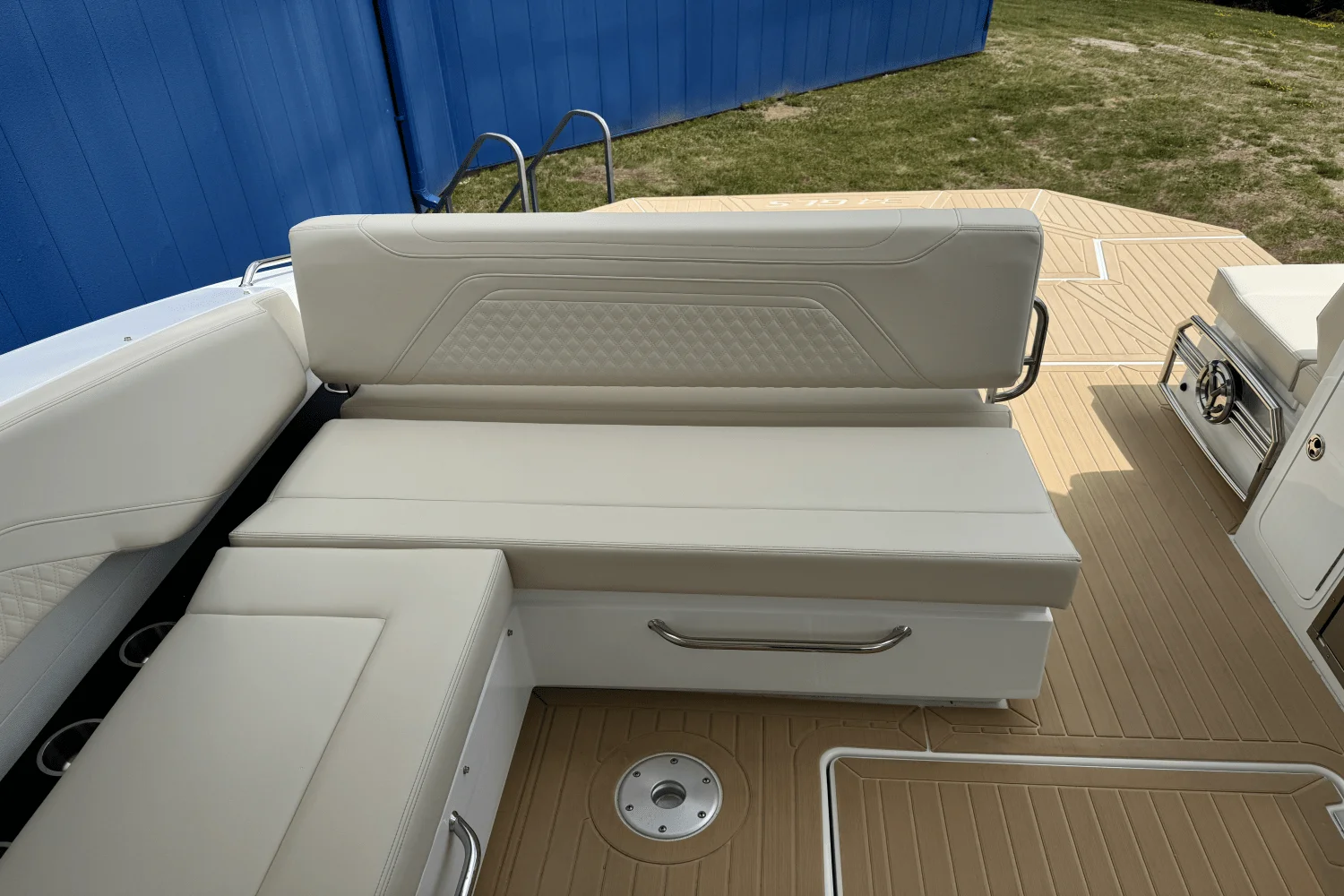 2026 Cruisers Yachts 34 GLS Image Thumbnail #20