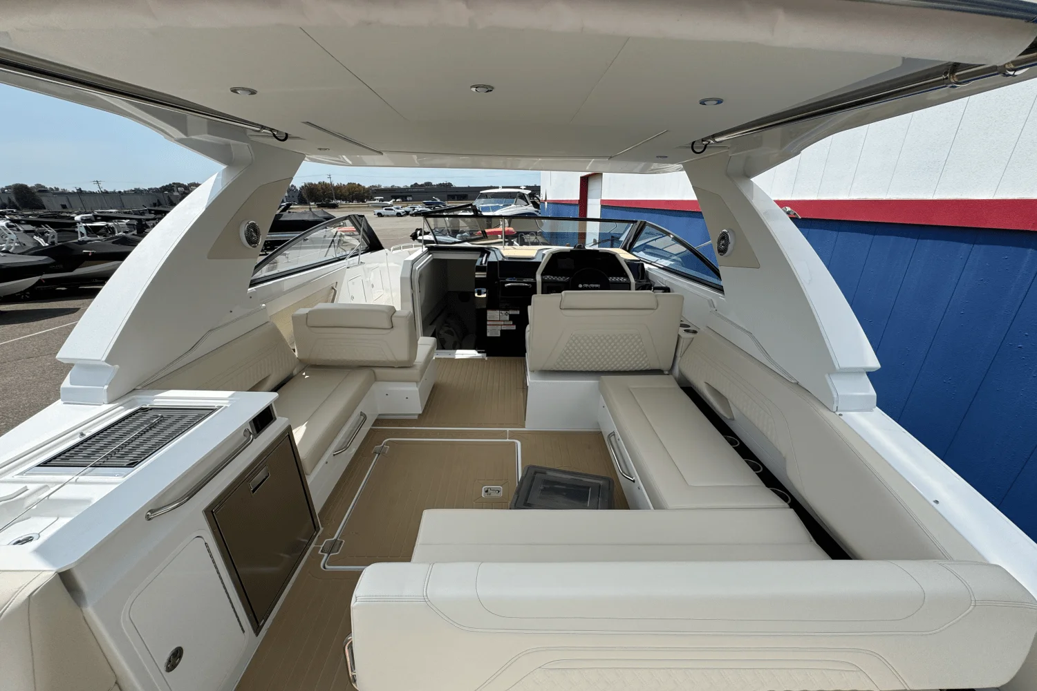 2026 Cruisers Yachts 34 GLS Image Thumbnail #17