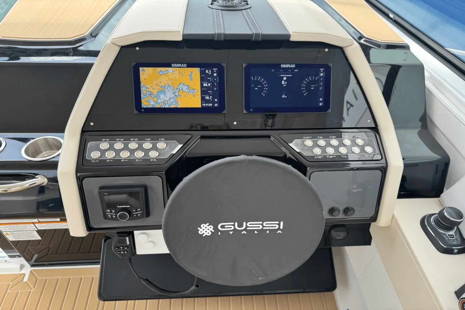 2026 Cruisers Yachts 34 GLS Image Thumbnail #36