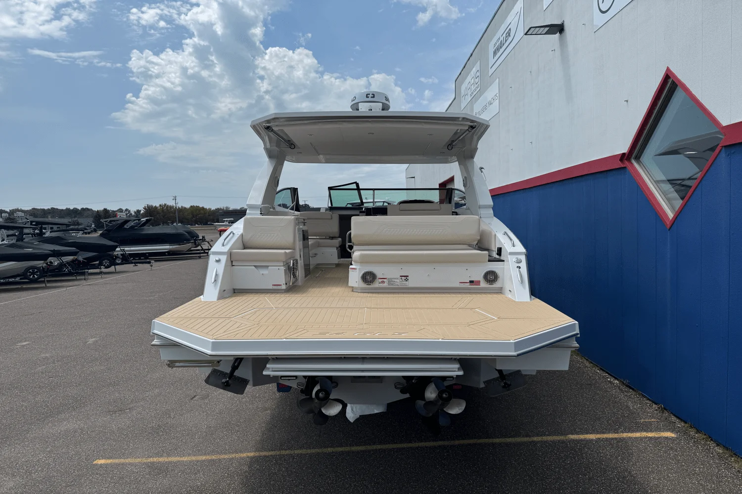 2026 Cruisers Yachts 34 GLS Image Thumbnail #4