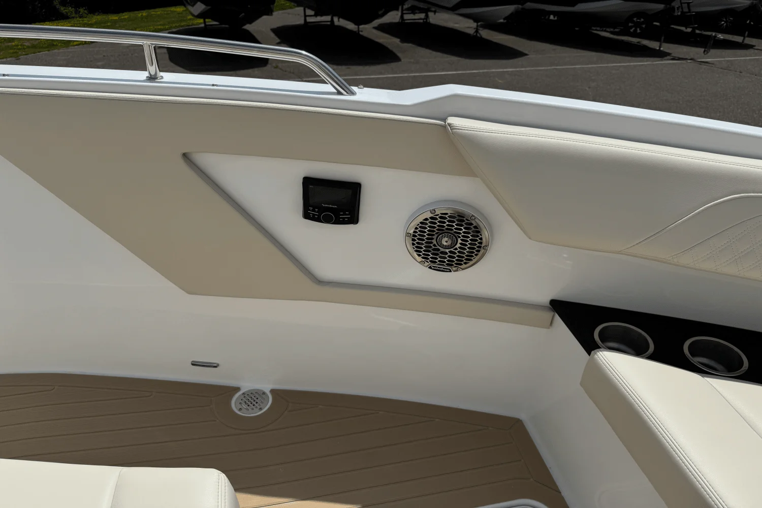 2026 Cruisers Yachts 34 GLS Image Thumbnail #59