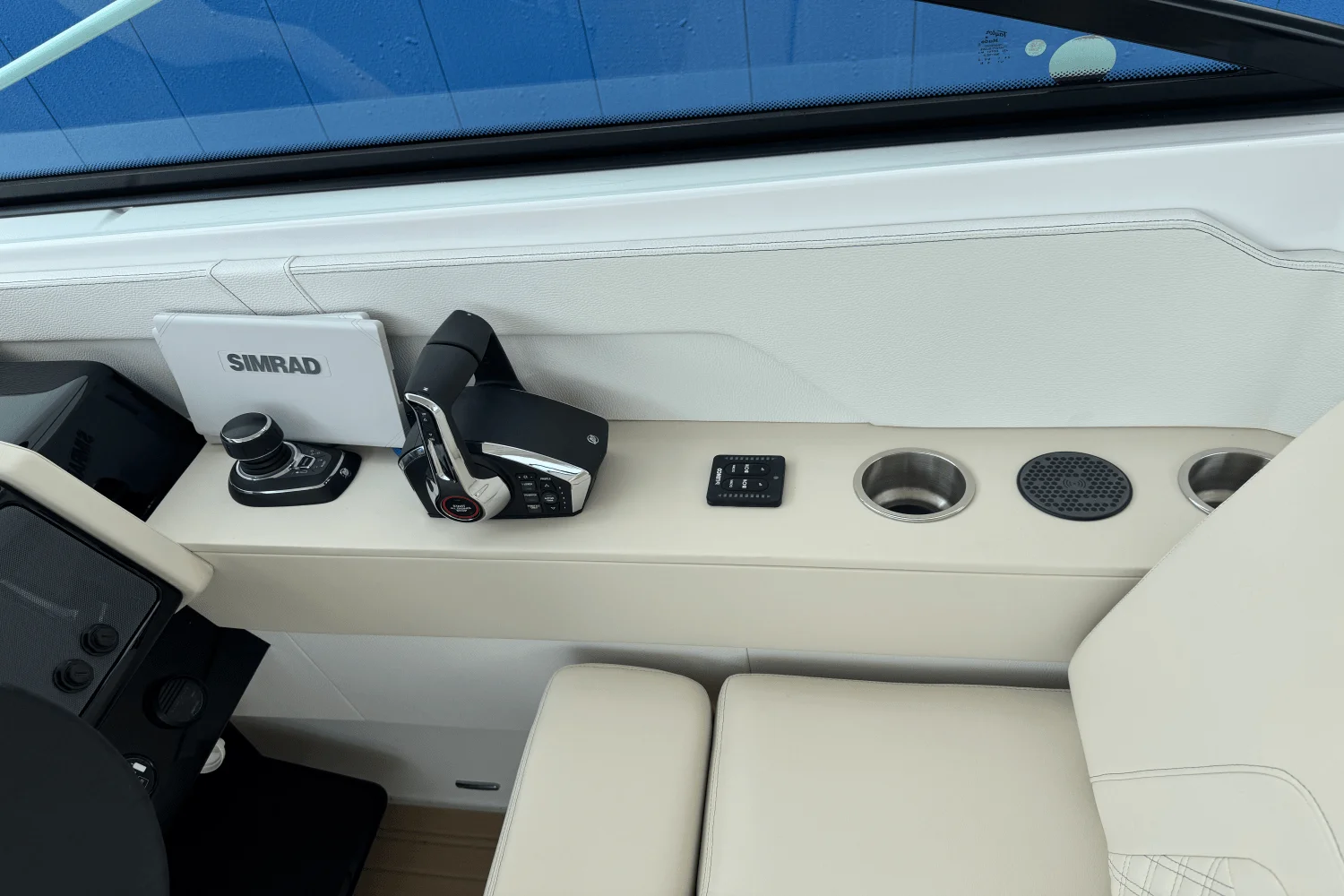 2026 Cruisers Yachts 34 GLS Image Thumbnail #35