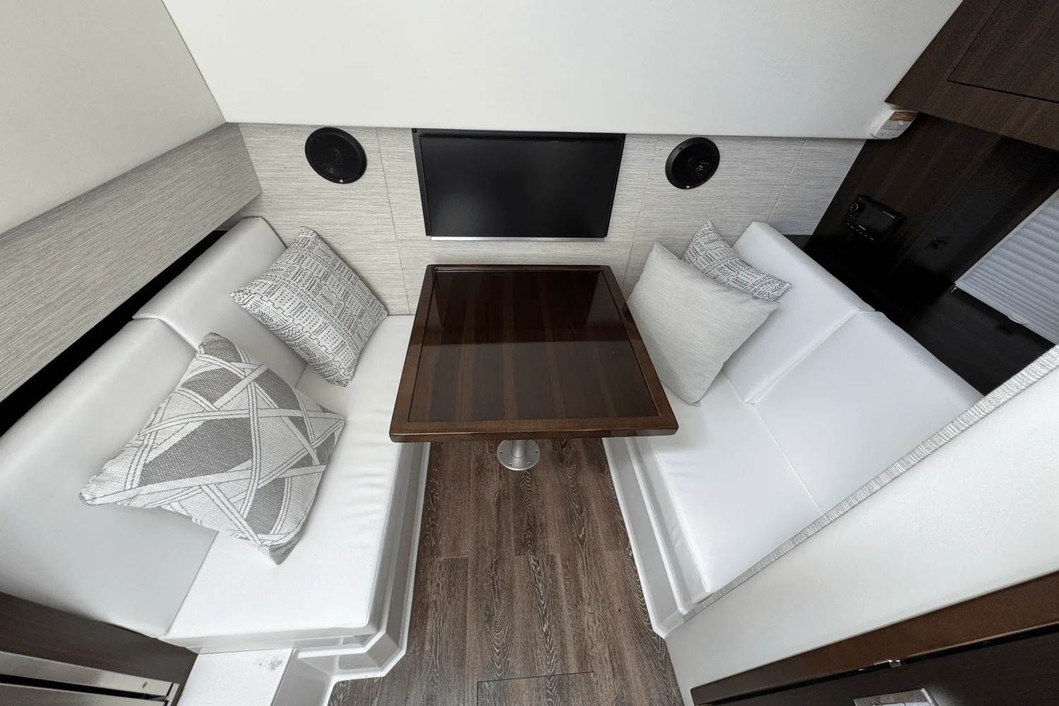 2026 Cruisers Yachts 34 GLS Image Thumbnail #43