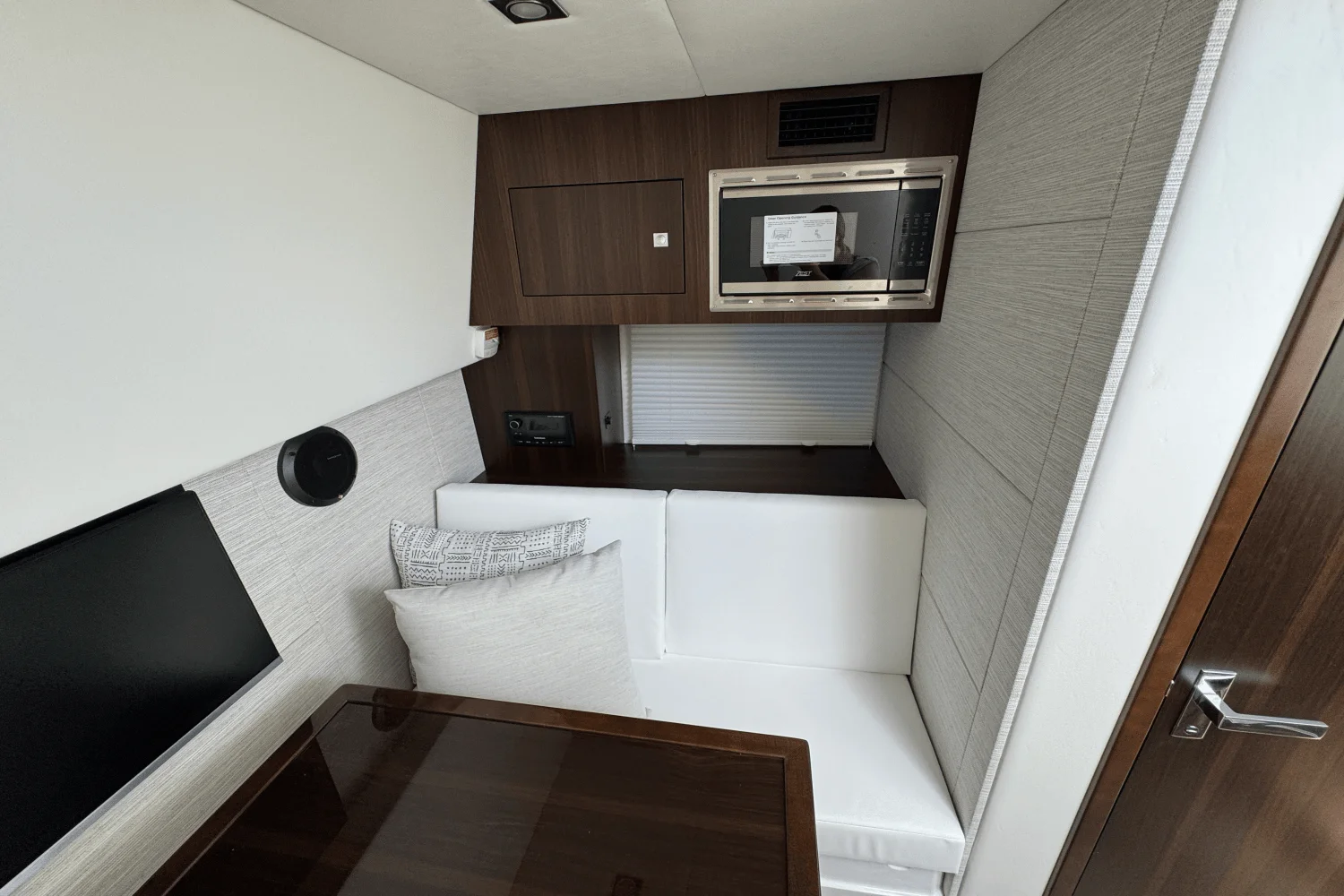 2026 Cruisers Yachts 34 GLS Image Thumbnail #42