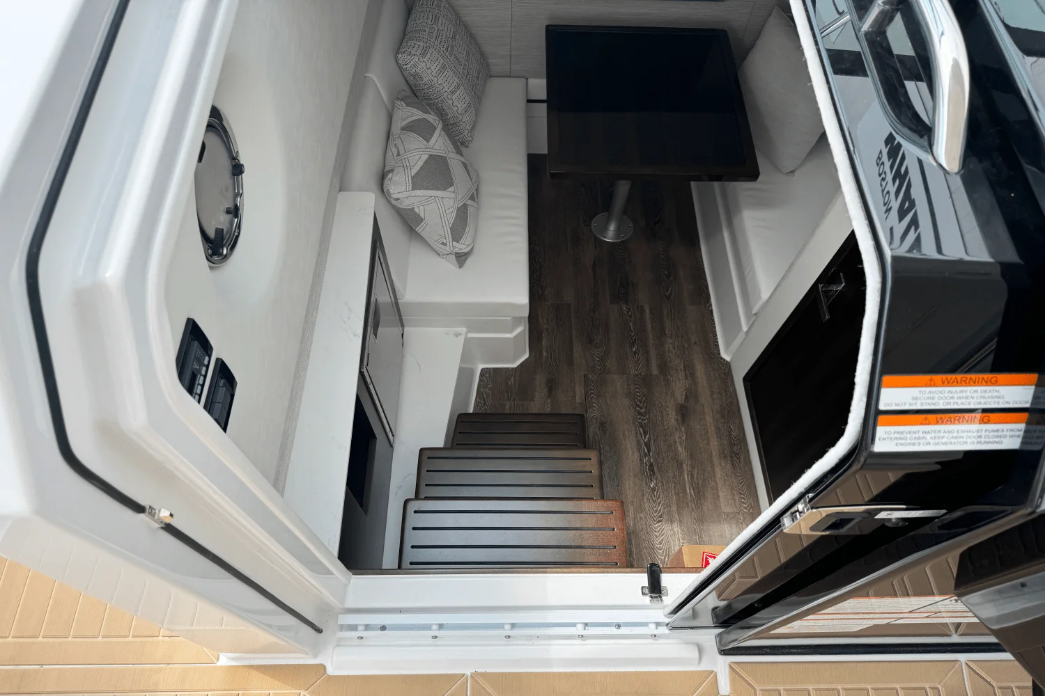 2026 Cruisers Yachts 34 GLS Image Thumbnail #40