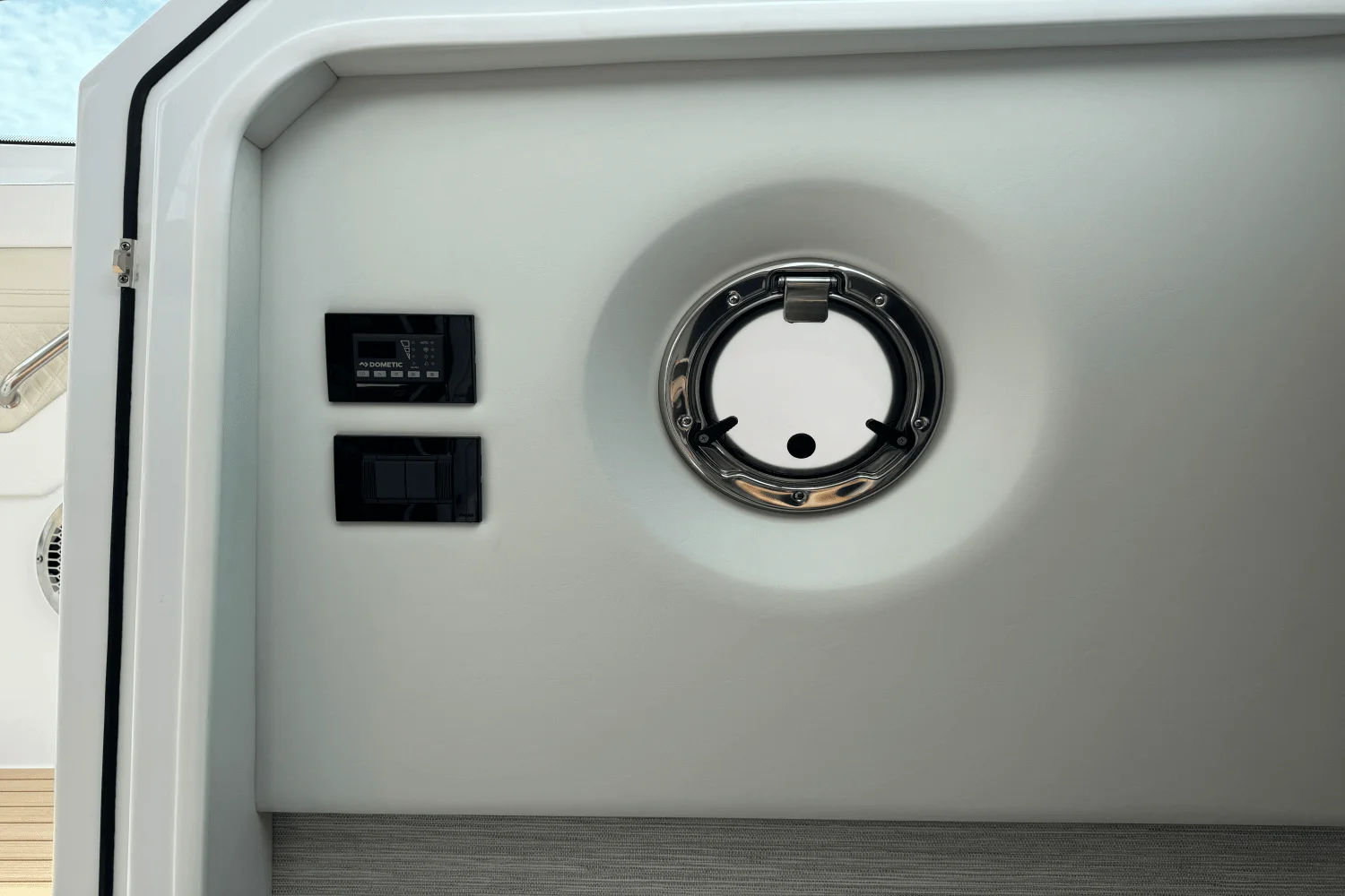 2026 Cruisers Yachts 34 GLS Image Thumbnail #46