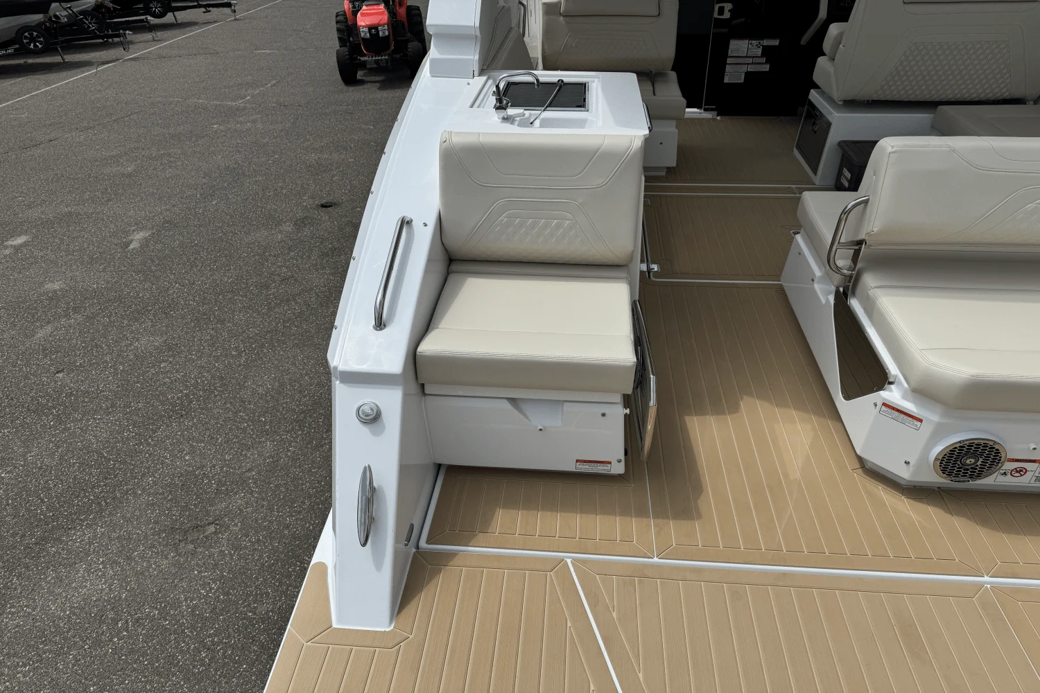 2026 Cruisers Yachts 34 GLS Image Thumbnail #8