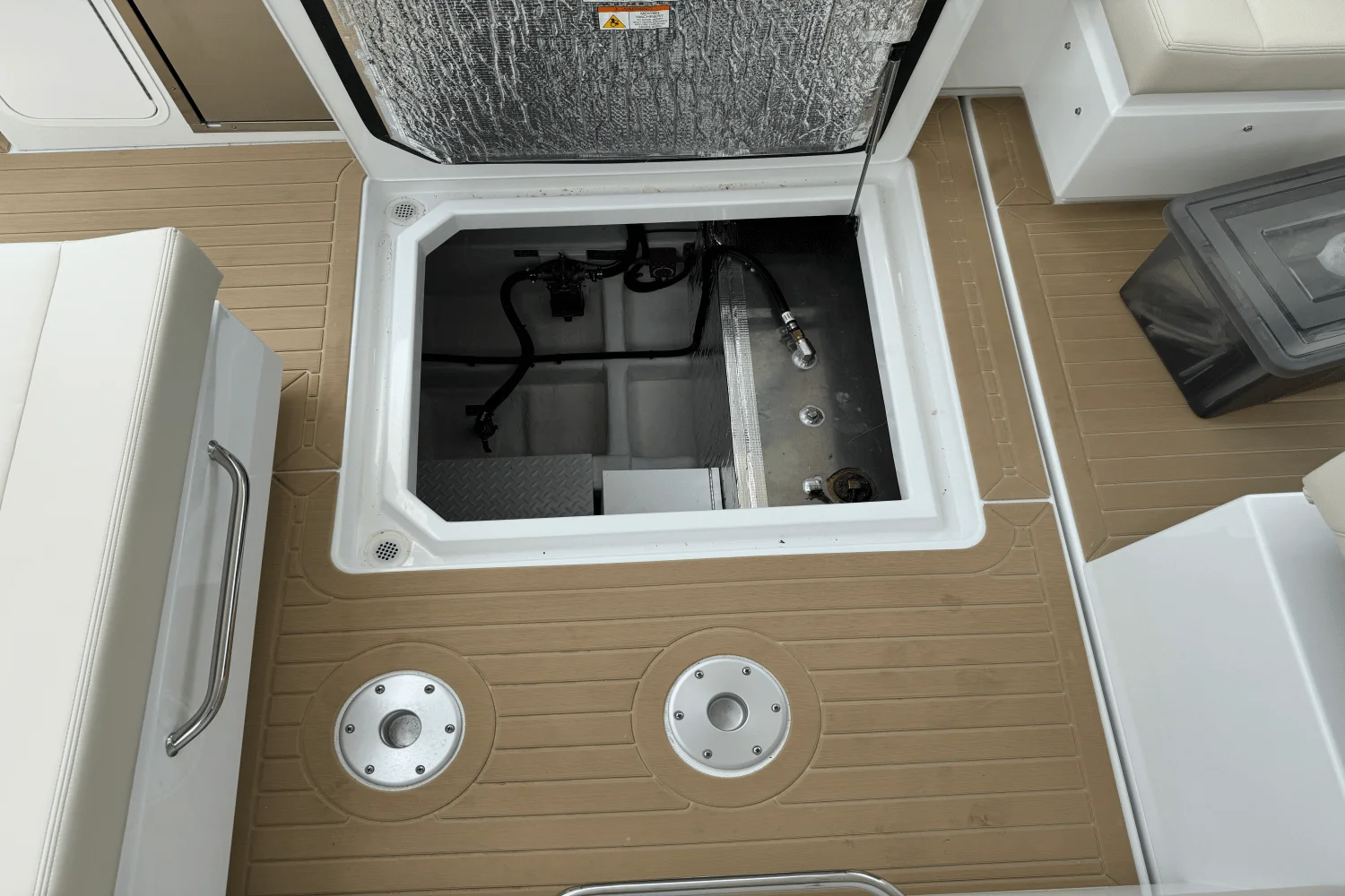 2026 Cruisers Yachts 34 GLS Image Thumbnail #25