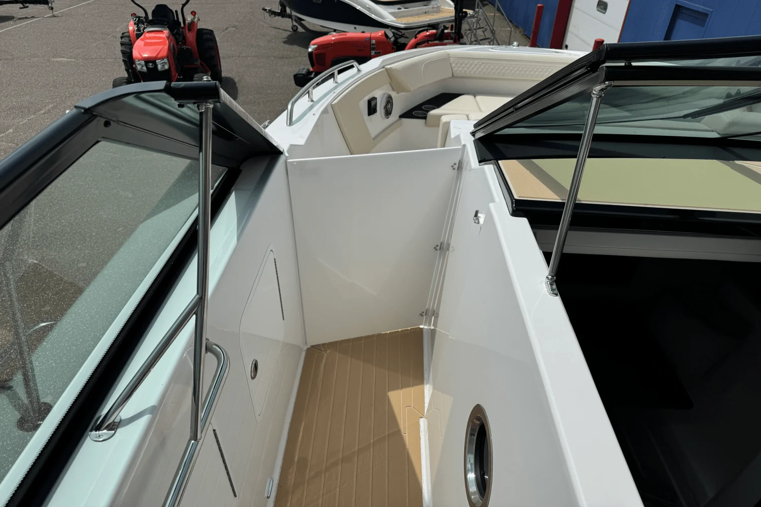 2026 Cruisers Yachts 34 GLS Image Thumbnail #52