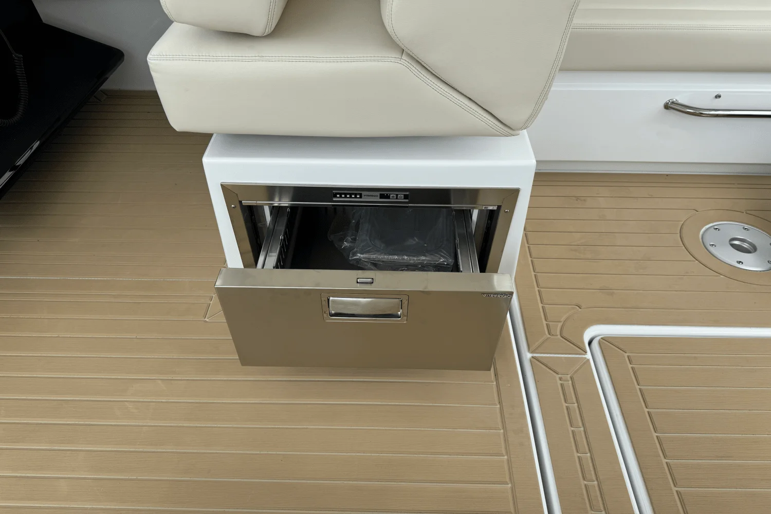 2026 Cruisers Yachts 34 GLS Image Thumbnail #31