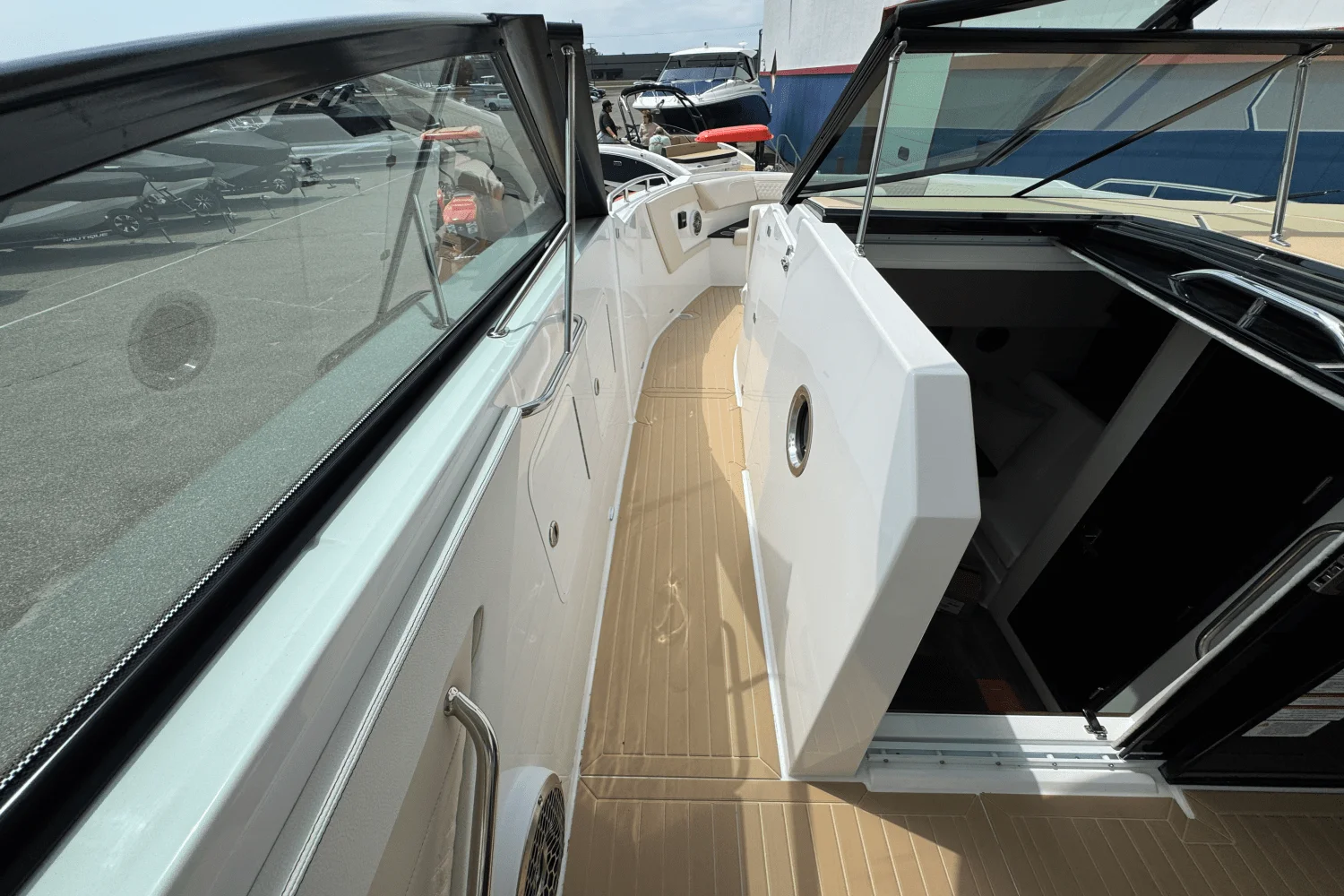 2026 Cruisers Yachts 34 GLS Image Thumbnail #50