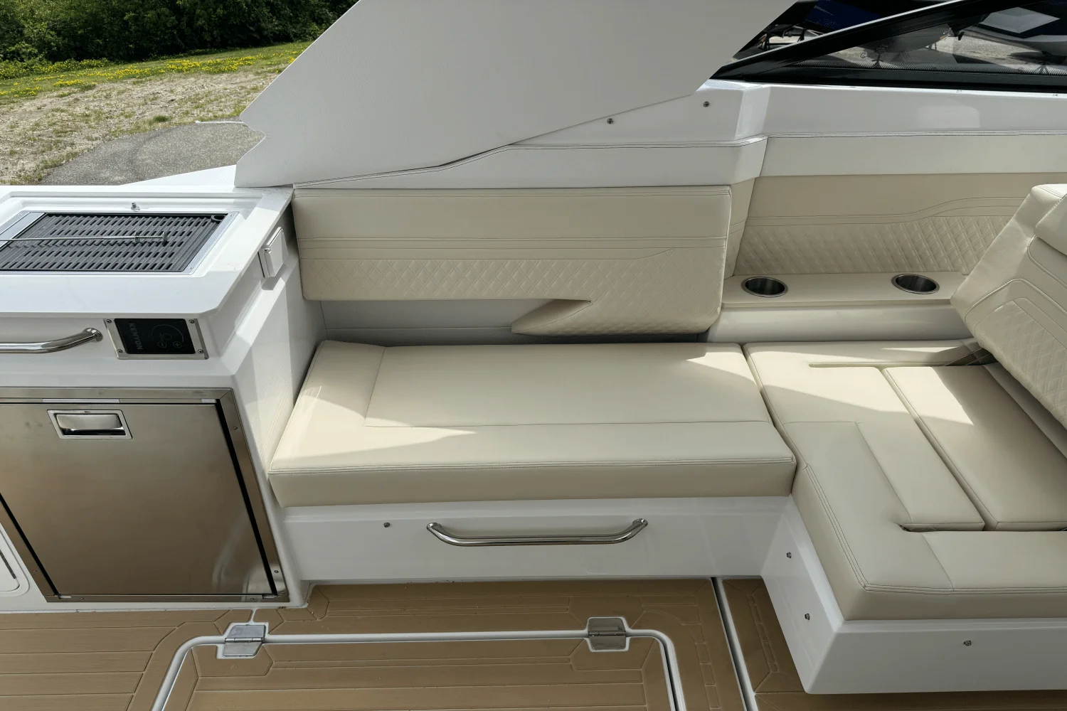 2026 Cruisers Yachts 34 GLS Image Thumbnail #18