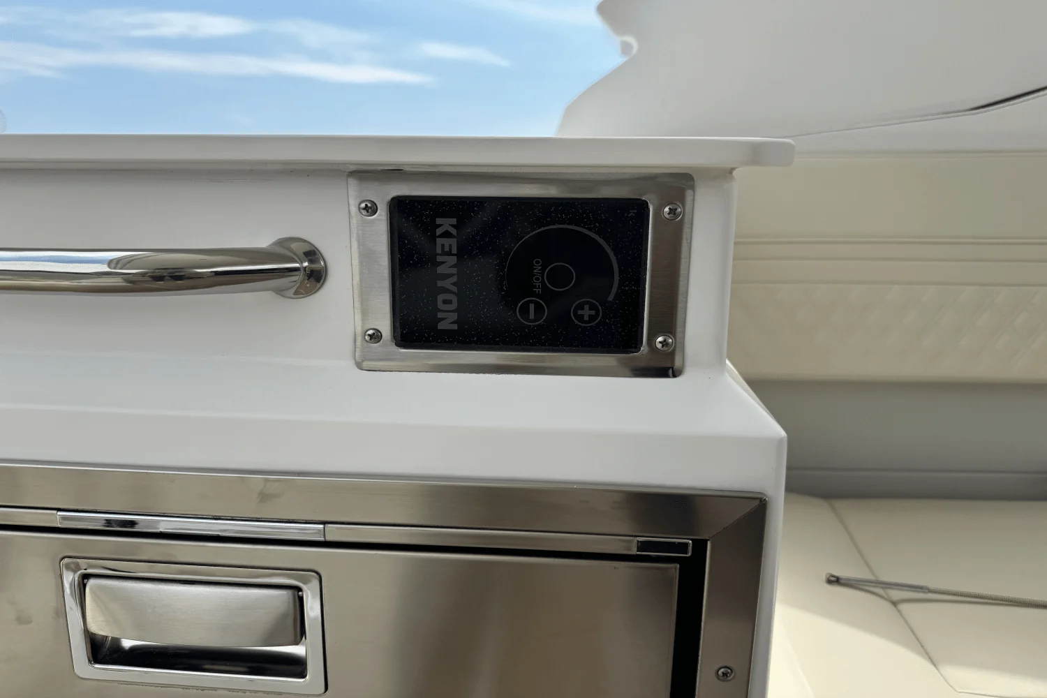 2026 Cruisers Yachts 34 GLS Image Thumbnail #16