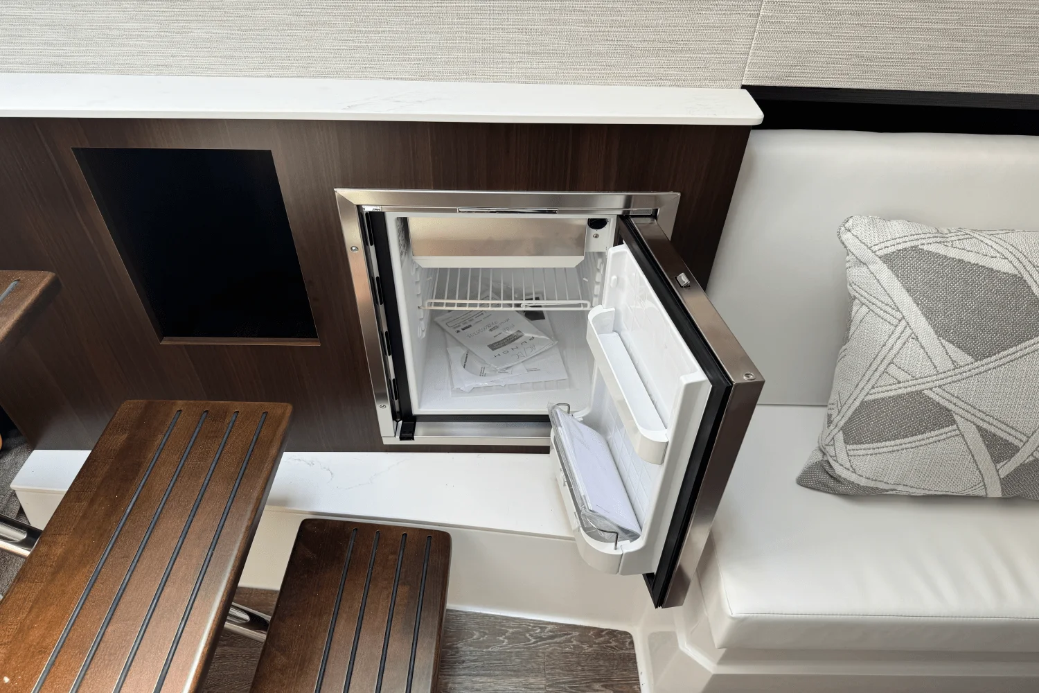 2026 Cruisers Yachts 34 GLS Image Thumbnail #45