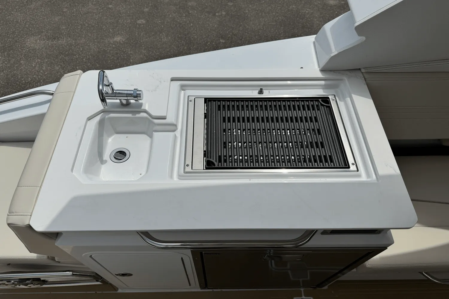 2026 Cruisers Yachts 34 GLS Image Thumbnail #15