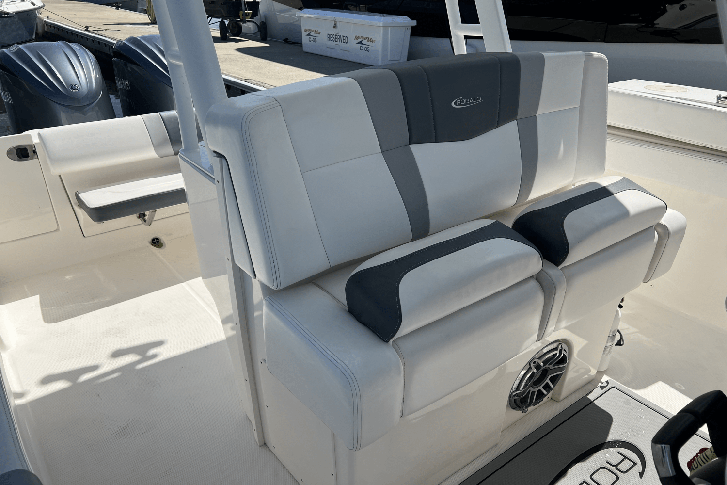 2021 Robalo R272 Image Thumbnail #5