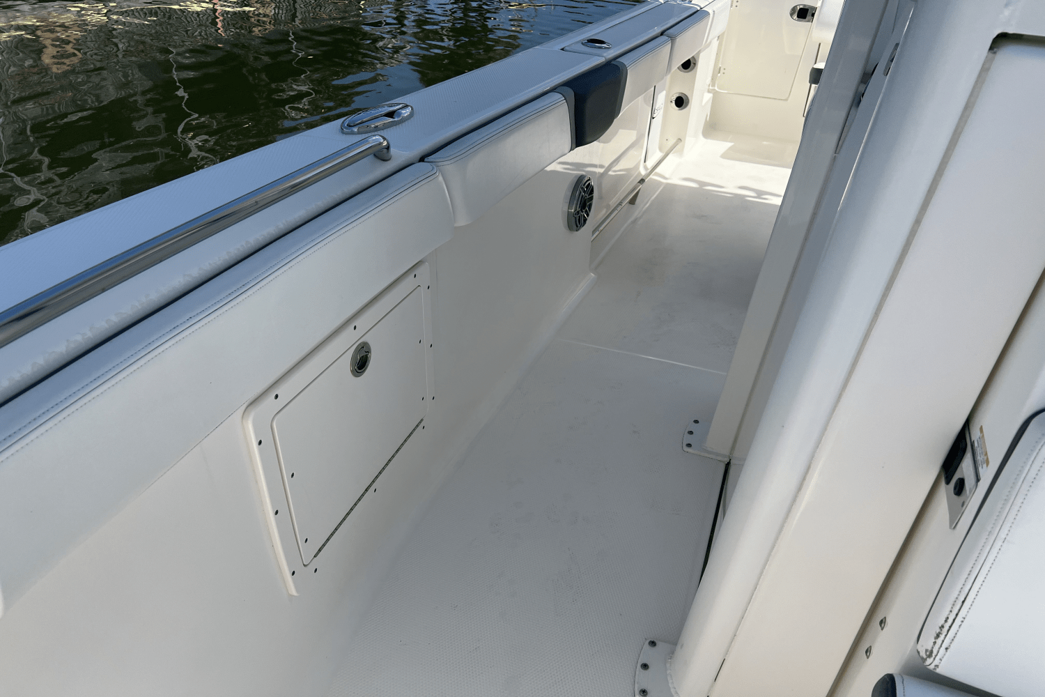 2021 Robalo R272 Image Thumbnail #9