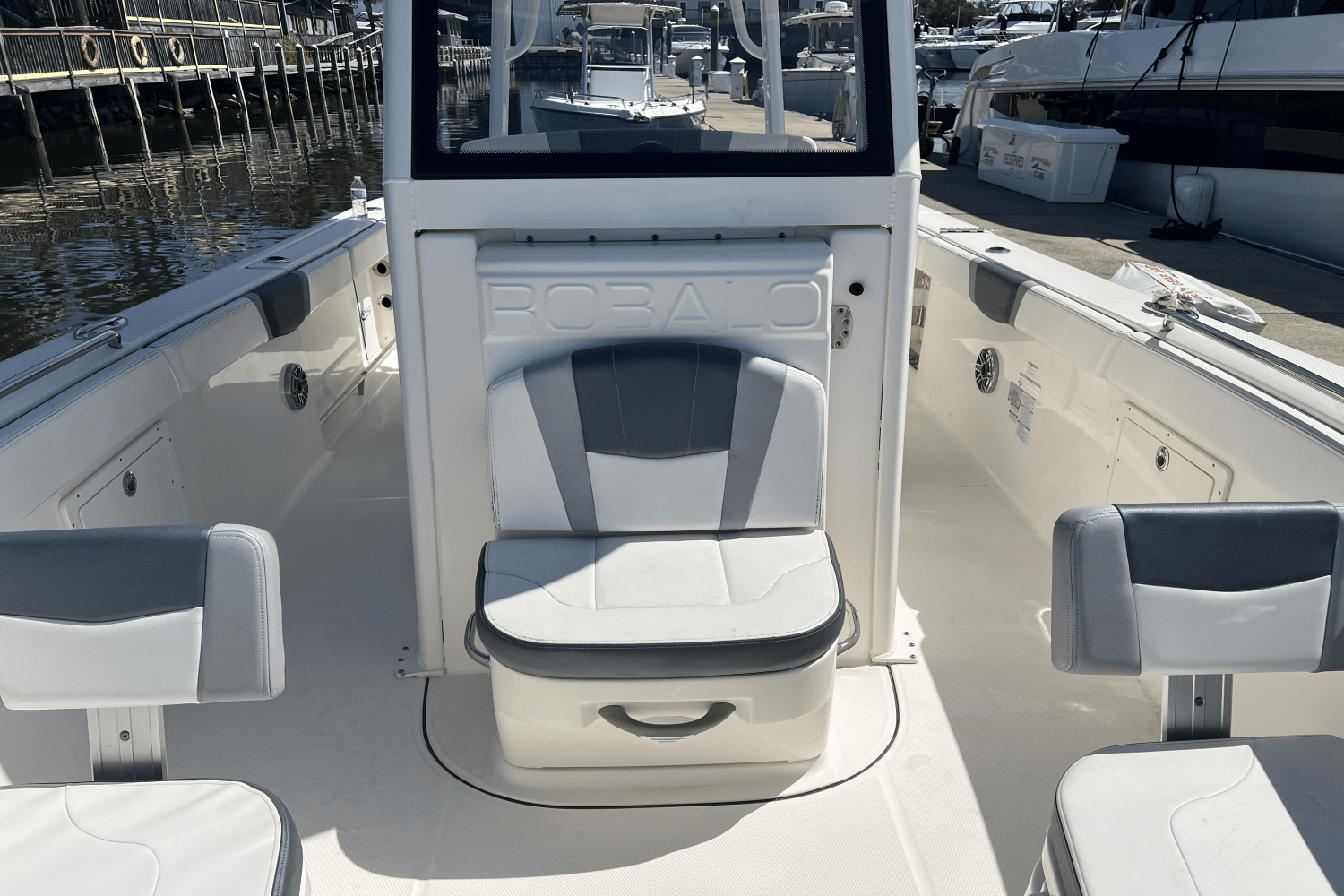 2021 Robalo R272 Image Thumbnail #8