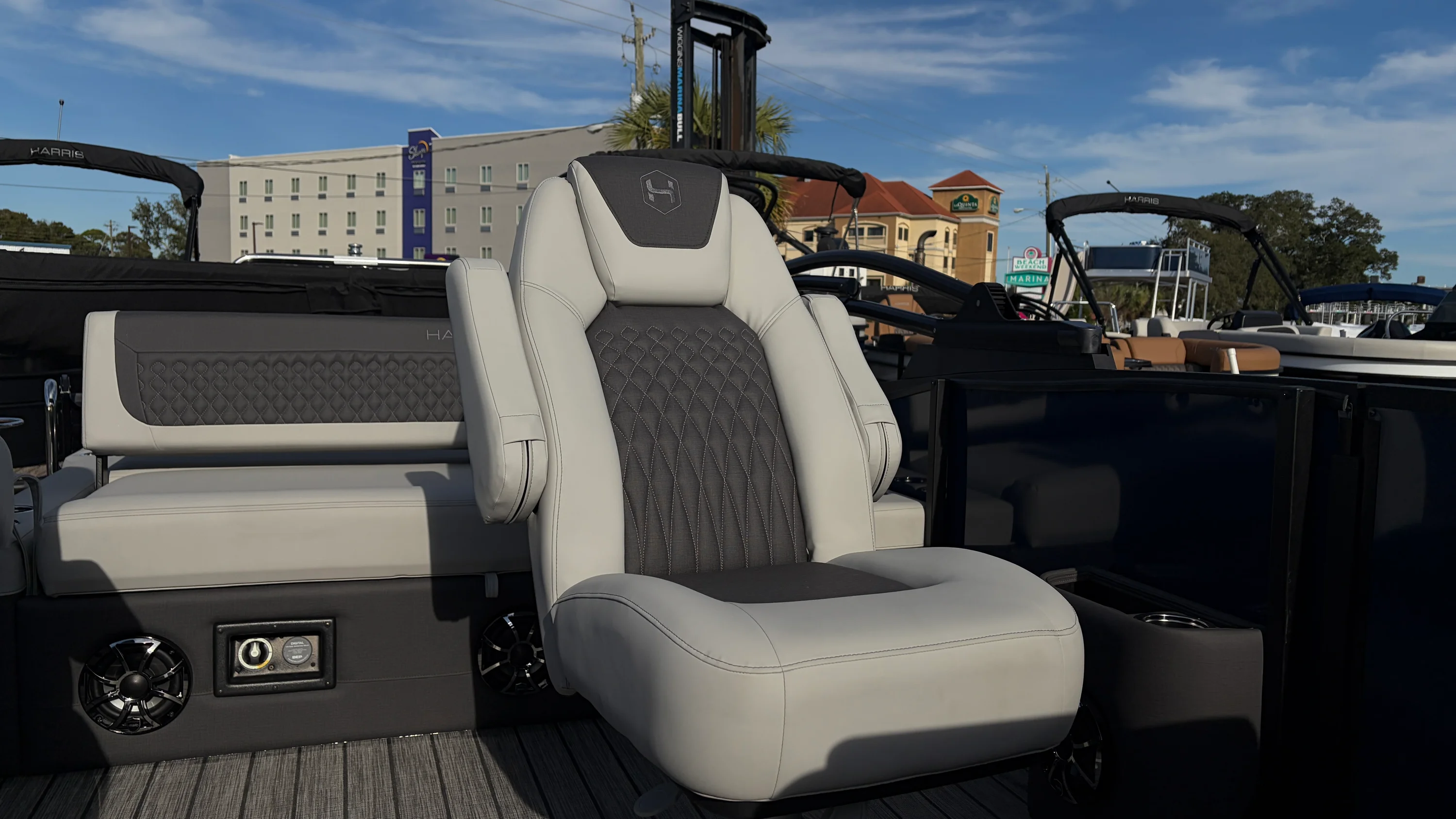 2026 Harris Sunliner 230 Image Thumbnail #24