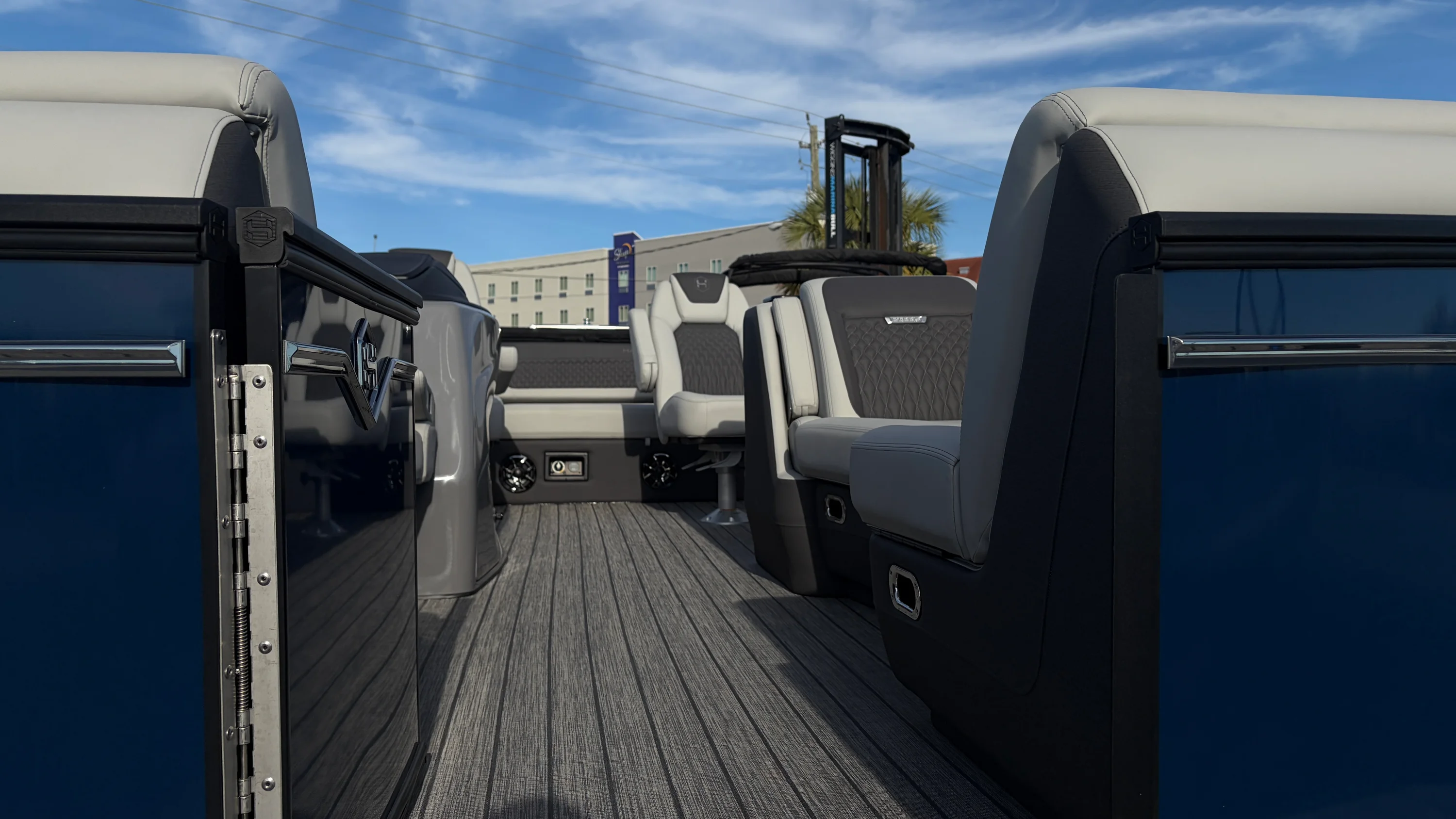 2026 Harris Sunliner 230 Image Thumbnail #17