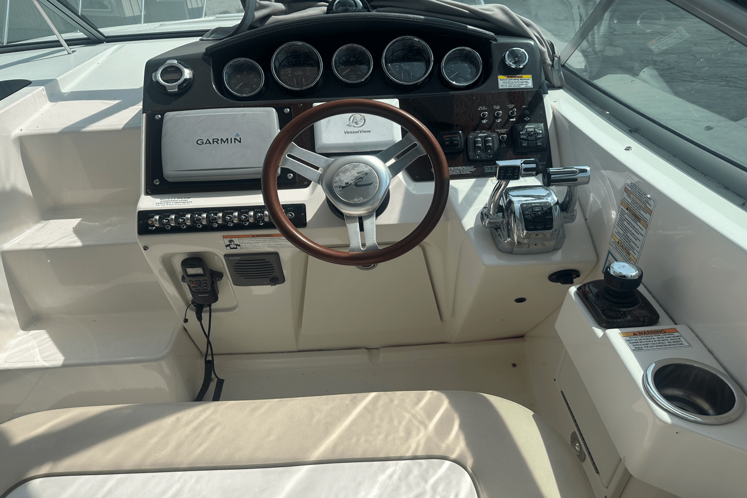 2012 Sea Ray 310 SUNDANCER Image Thumbnail #12