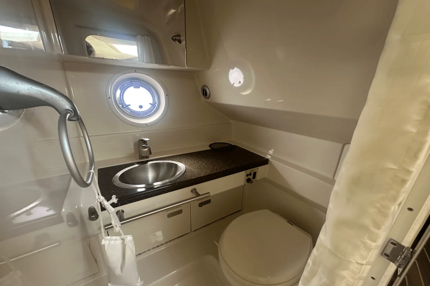 2012 Sea Ray 310 SUNDANCER Image Thumbnail #19