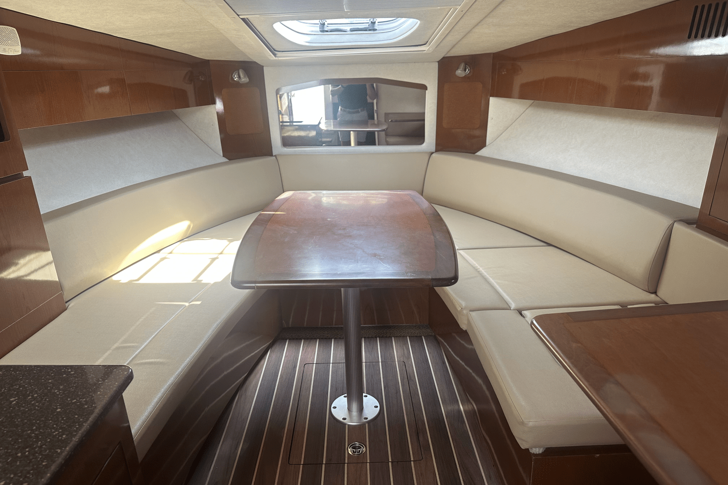 2012 Sea Ray 310 SUNDANCER Image Thumbnail #15