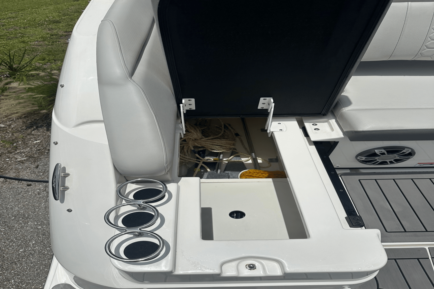 2022 Sea Ray 250 SDX OB Image Thumbnail #17