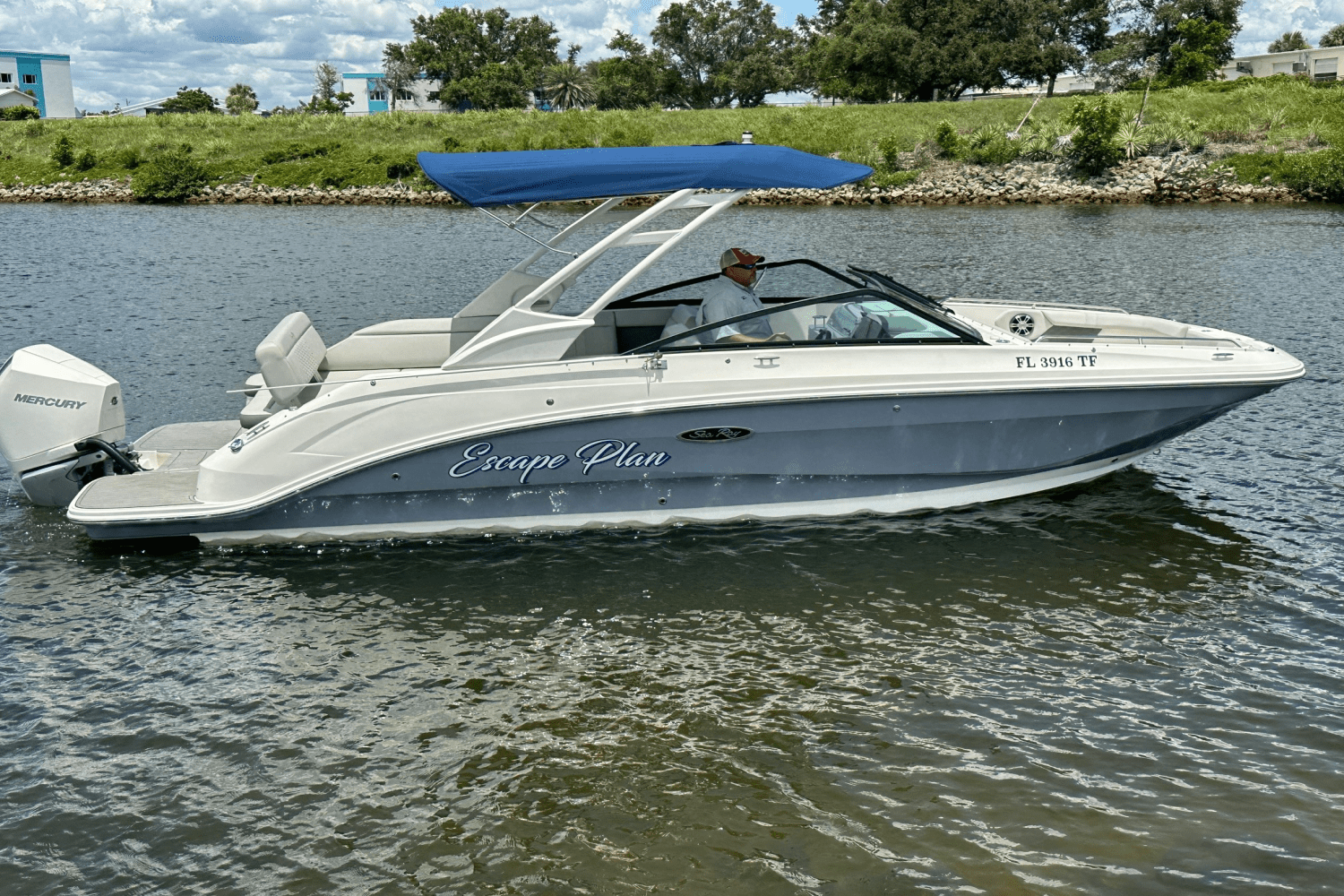 2022 Sea Ray 250 SDX OB Image Thumbnail #2