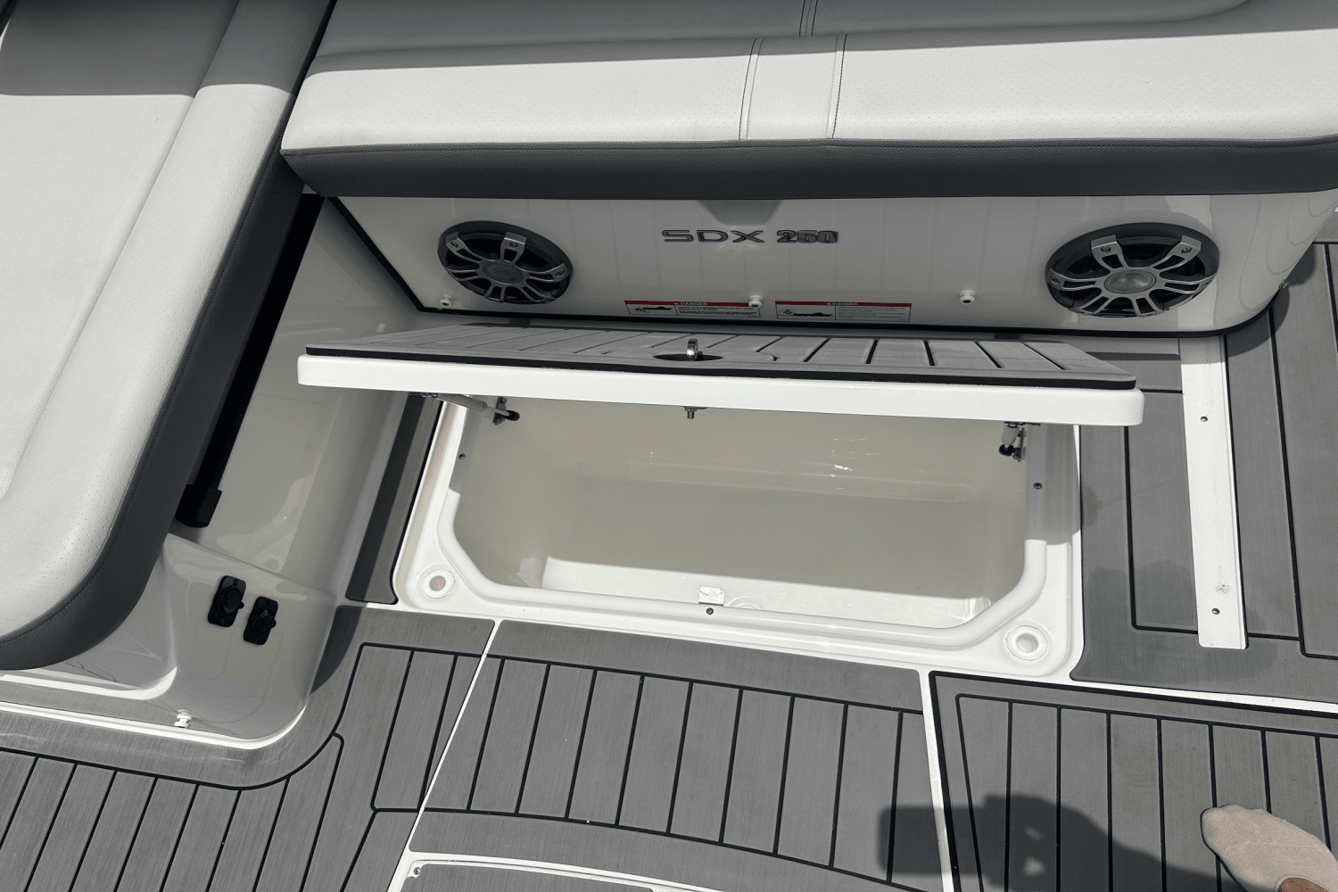 2022 Sea Ray 250 SDX OB Image Thumbnail #16