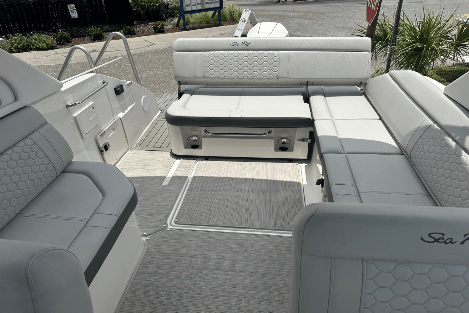 2022 Sea Ray 250 SDX OB Image Thumbnail #20