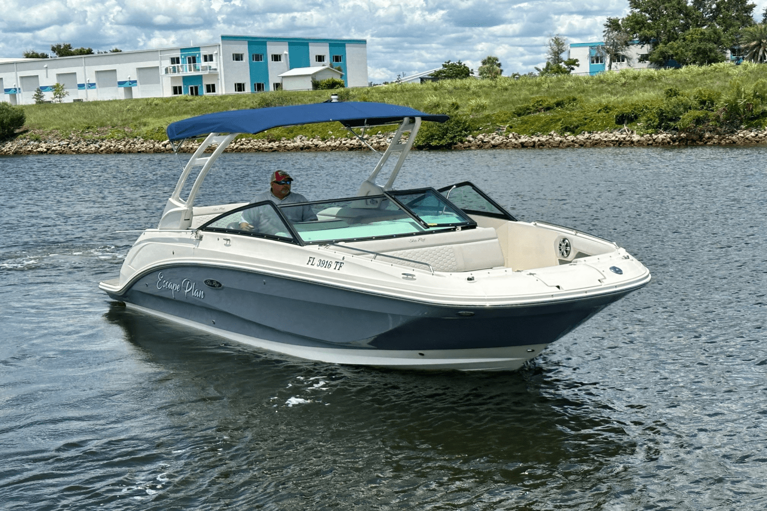 2022 Sea Ray 250 SDX OB Image Thumbnail #0