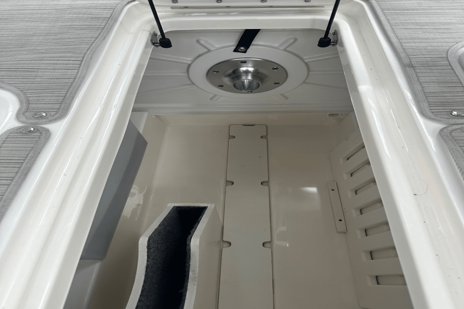 2022 Sea Ray 250 SDX OB Image Thumbnail #25