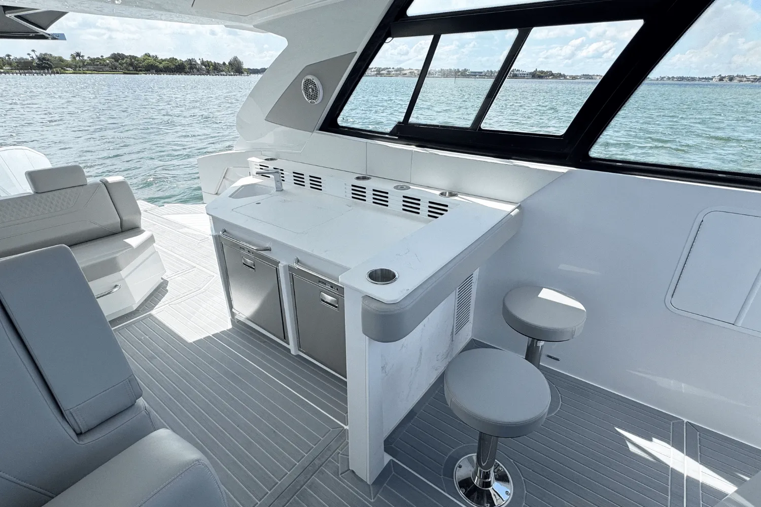 2026 Cruisers Yachts 42 GLS Outboard Image Thumbnail #19