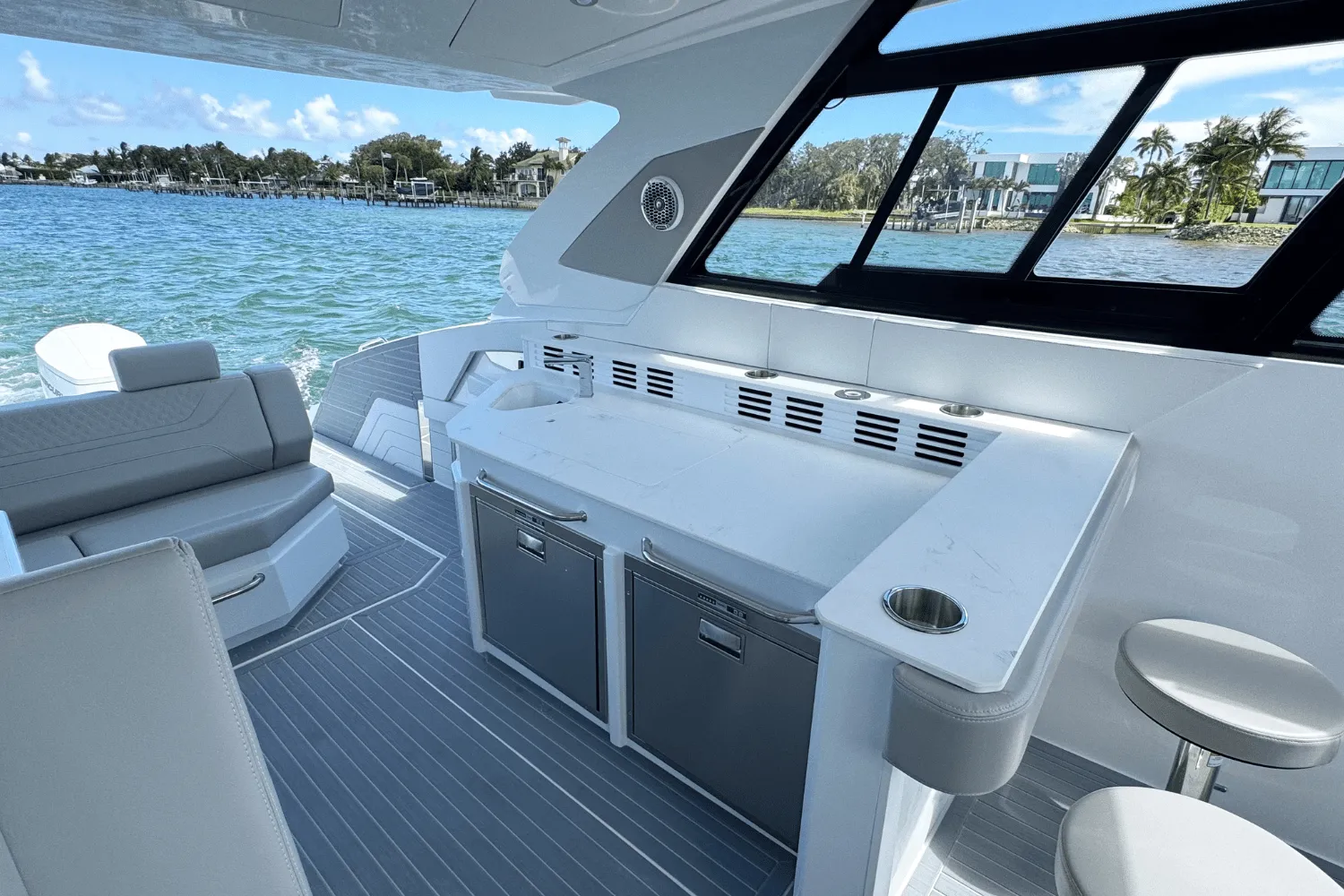 2026 Cruisers Yachts 42 GLS Outboard Image Thumbnail #20