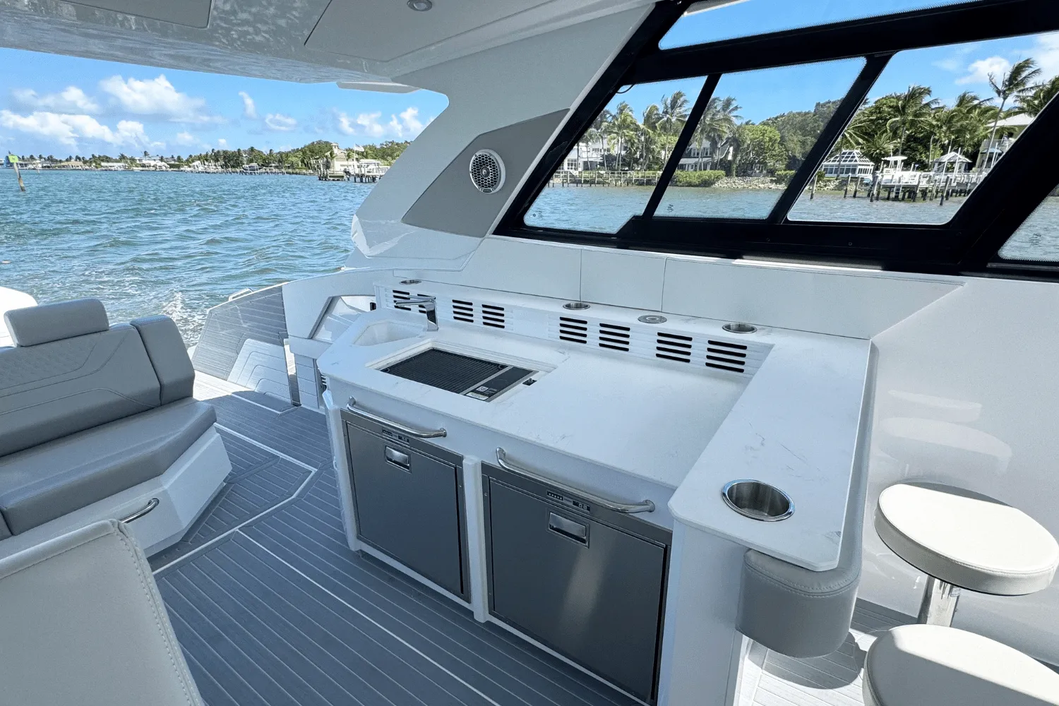 2026 Cruisers Yachts 42 GLS Outboard Image Thumbnail #18