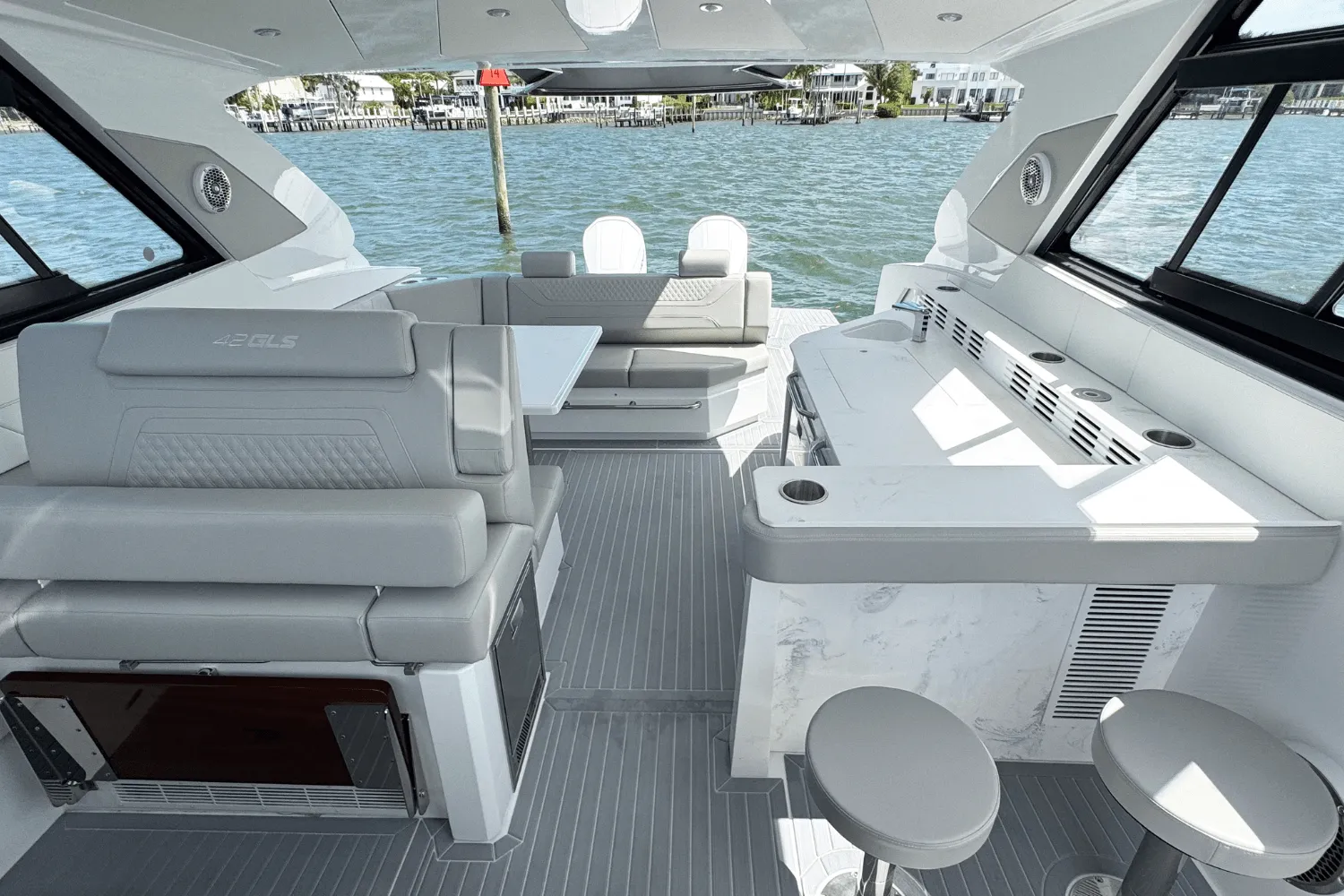 2026 Cruisers Yachts 42 GLS Outboard Image Thumbnail #15