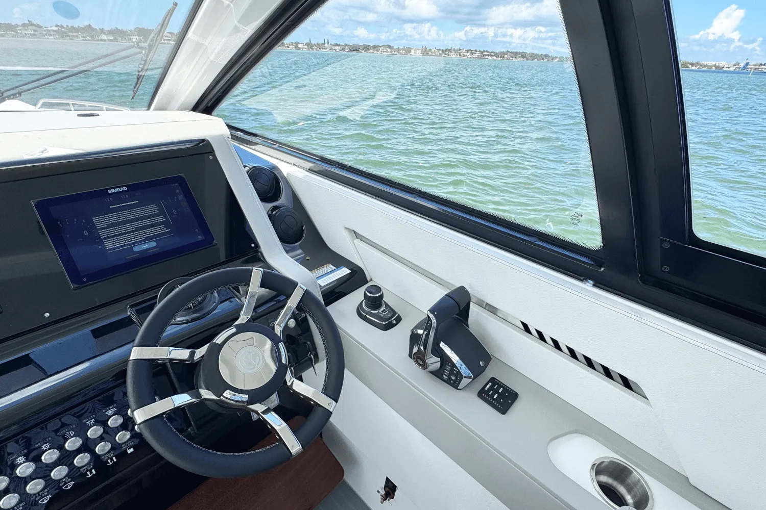 2026 Cruisers Yachts 42 GLS Outboard Image Thumbnail #12