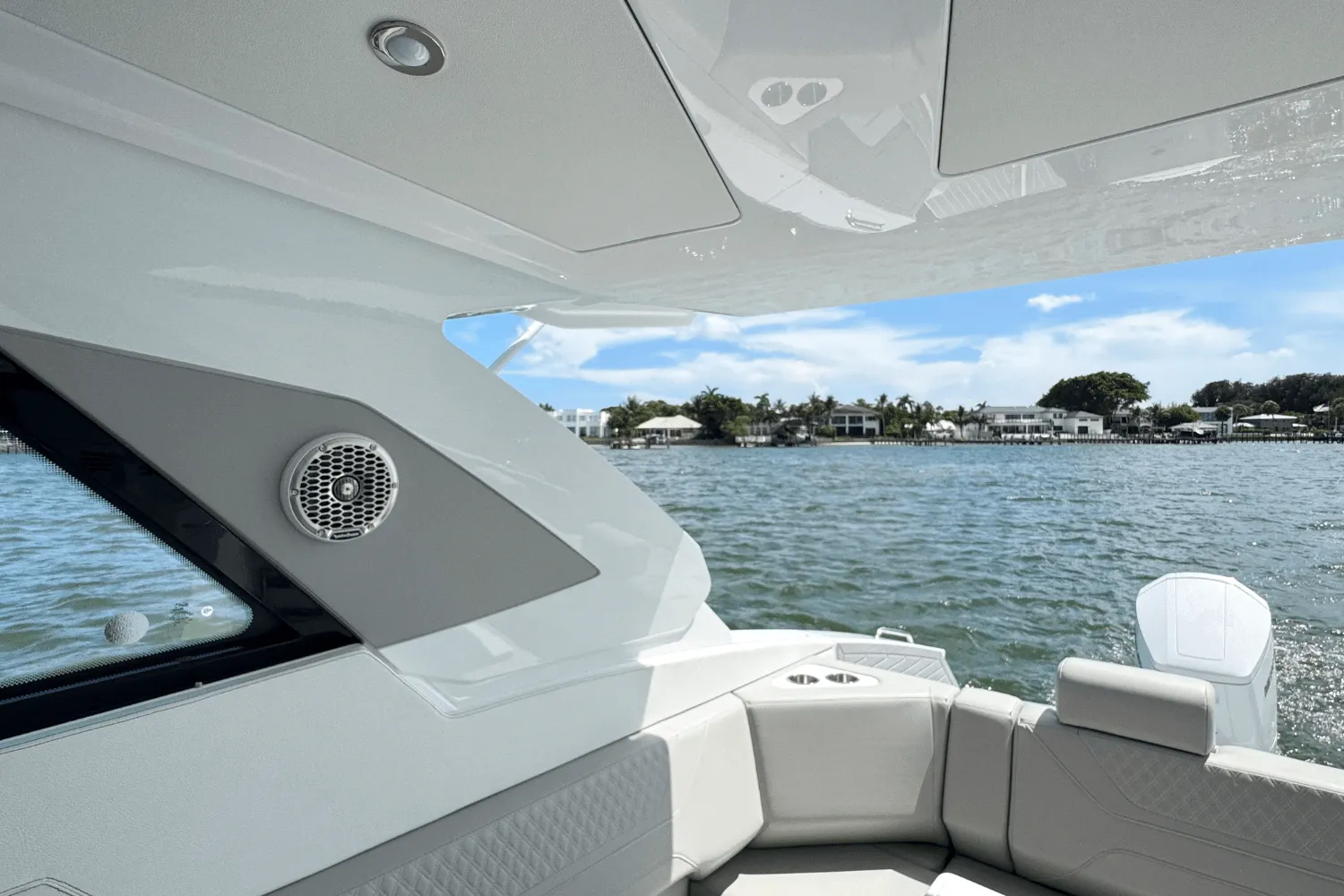 2026 Cruisers Yachts 42 GLS Outboard Image Thumbnail #30