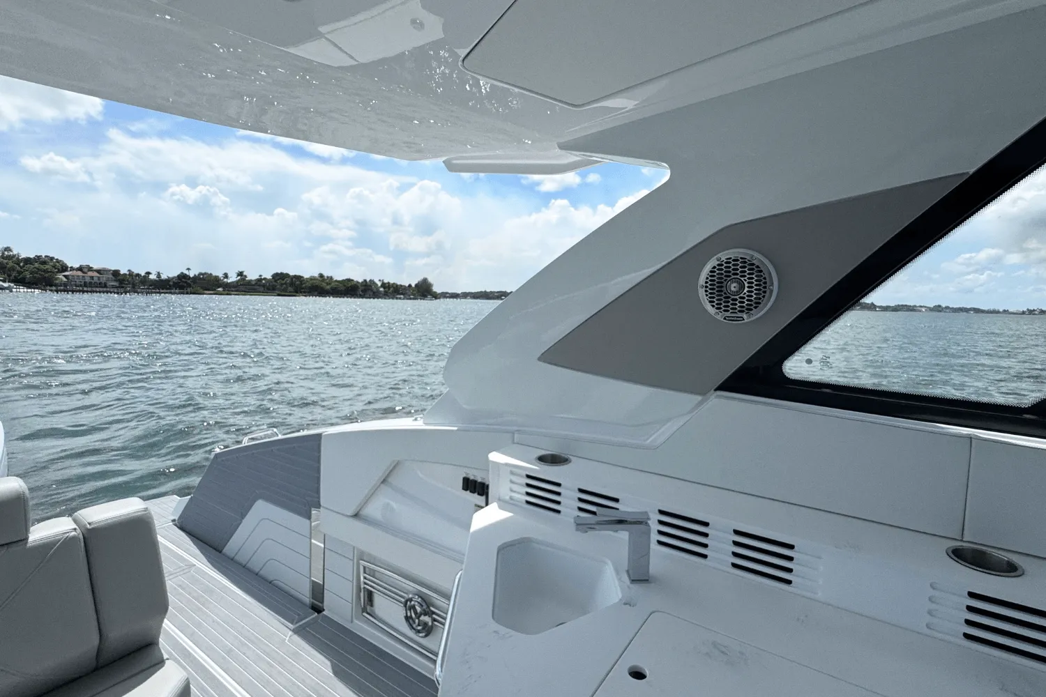 2026 Cruisers Yachts 42 GLS Outboard Image Thumbnail #17