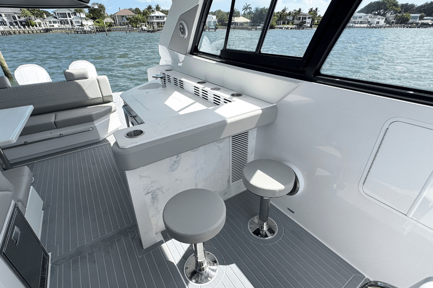 2026 Cruisers Yachts 42 GLS Outboard Image Thumbnail #21