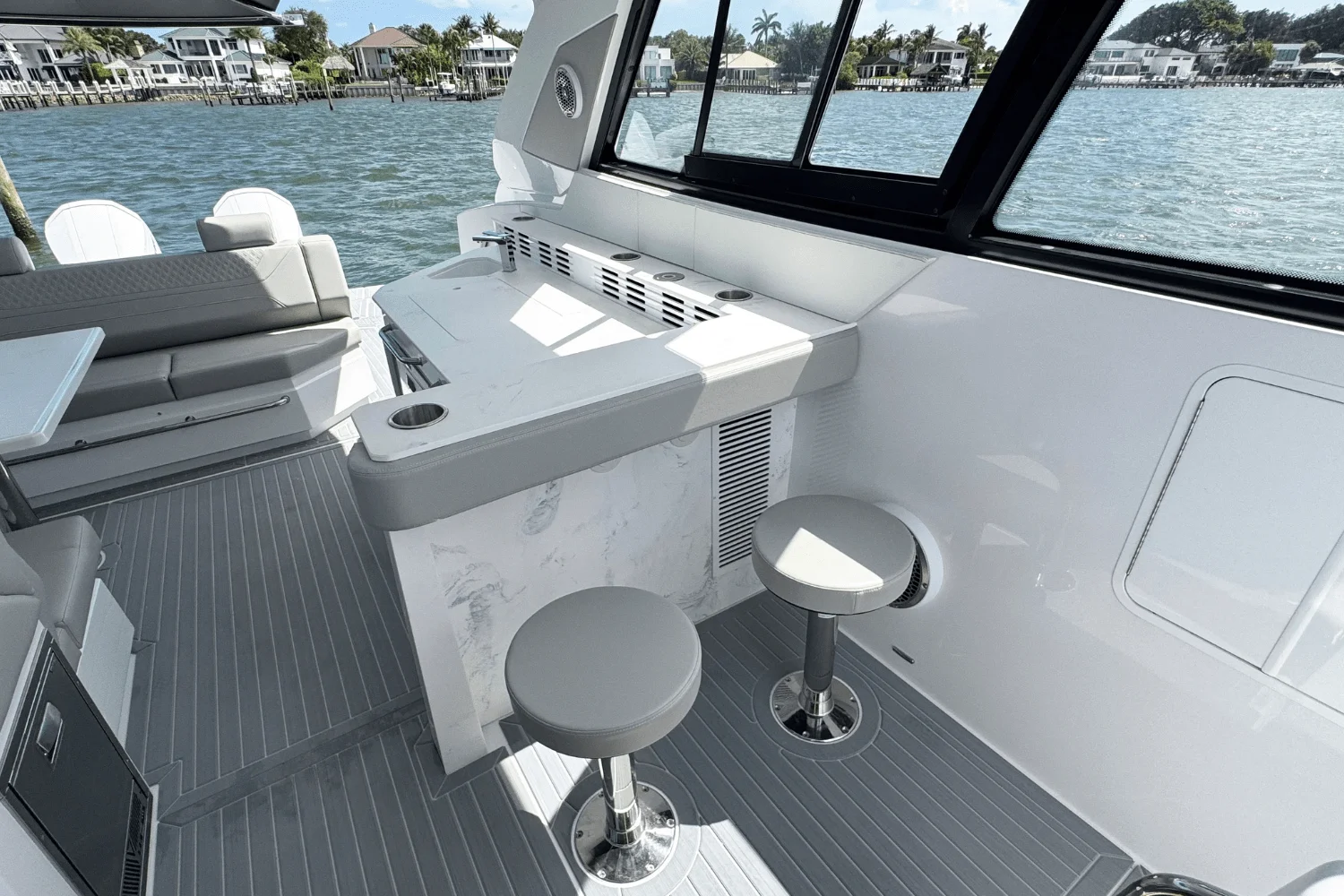 2026 Cruisers Yachts 42 GLS Outboard Image Thumbnail #21