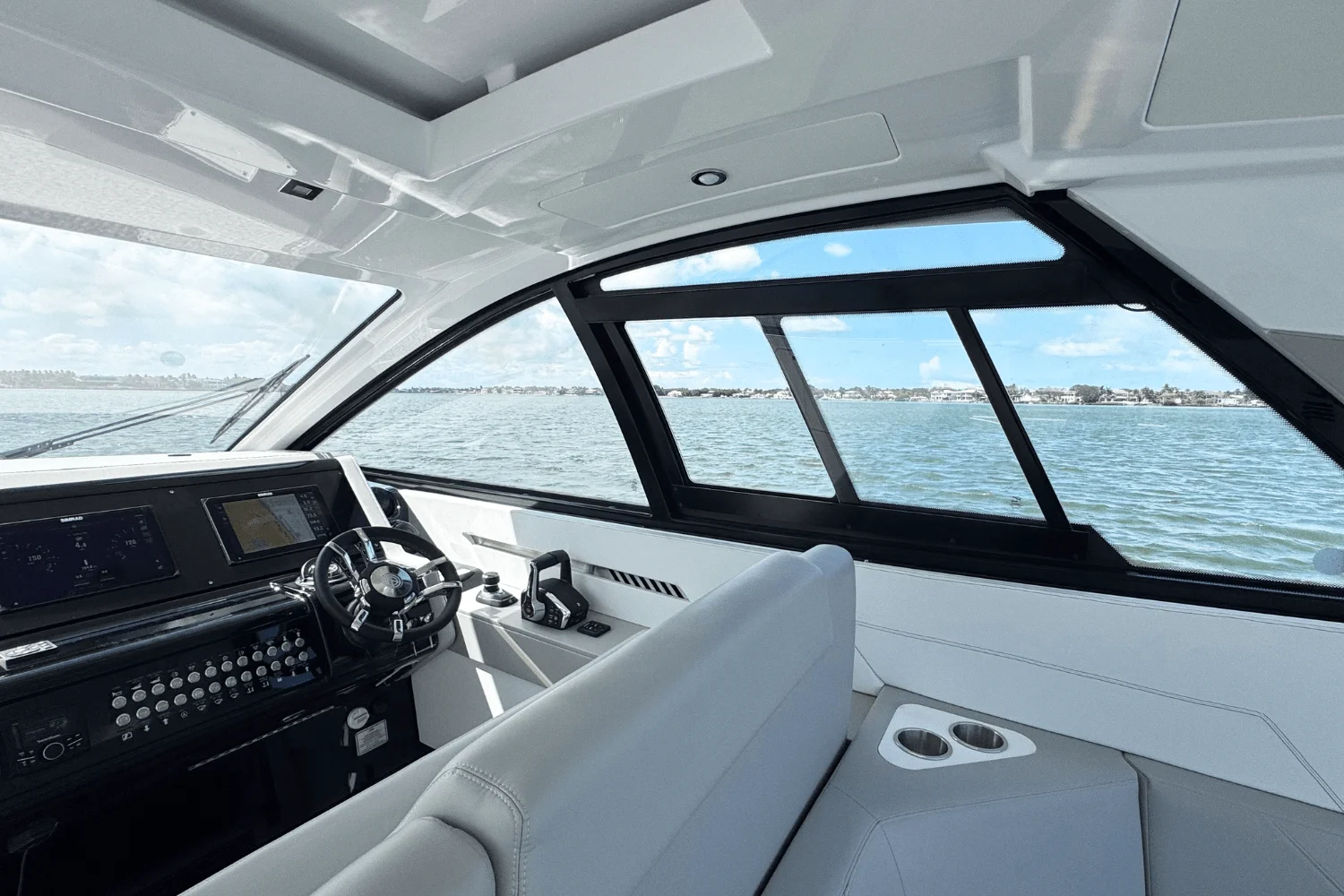 2026 Cruisers Yachts 42 GLS Outboard Image Thumbnail #35