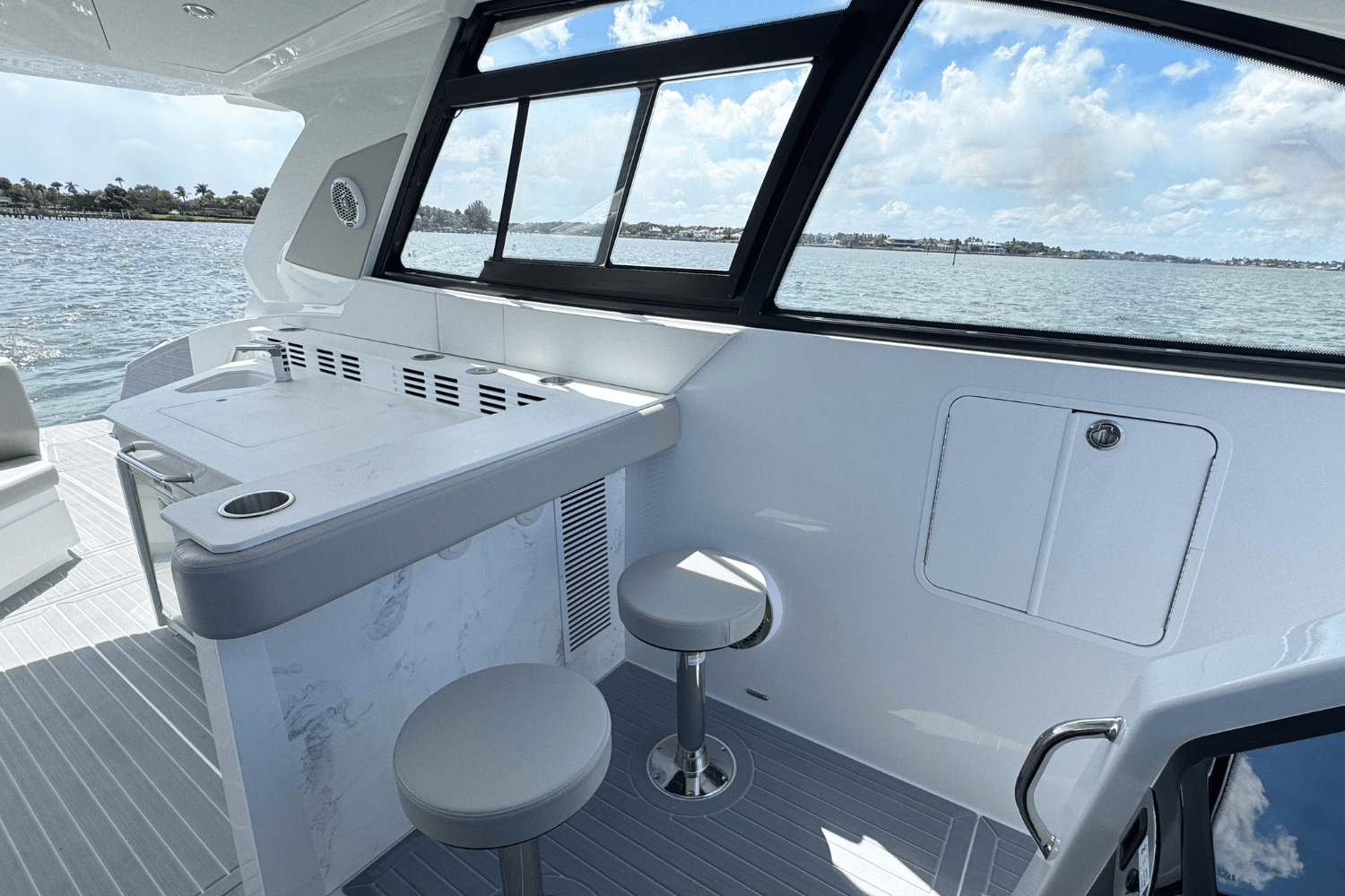 2026 Cruisers Yachts 42 GLS Outboard Image Thumbnail #16