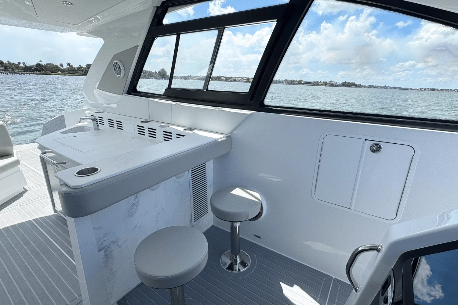 2026 Cruisers Yachts 42 GLS Outboard Image Thumbnail #16