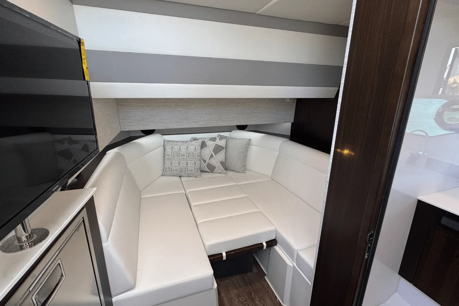 2026 Cruisers Yachts 42 GLS Outboard Image Thumbnail #28