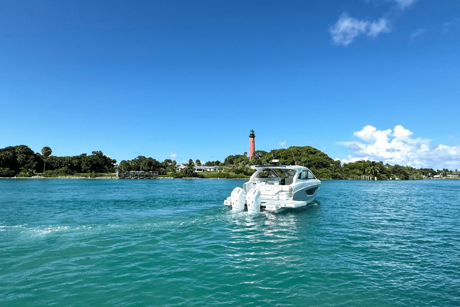 2026 Cruisers Yachts 42 GLS Outboard Image Thumbnail #6