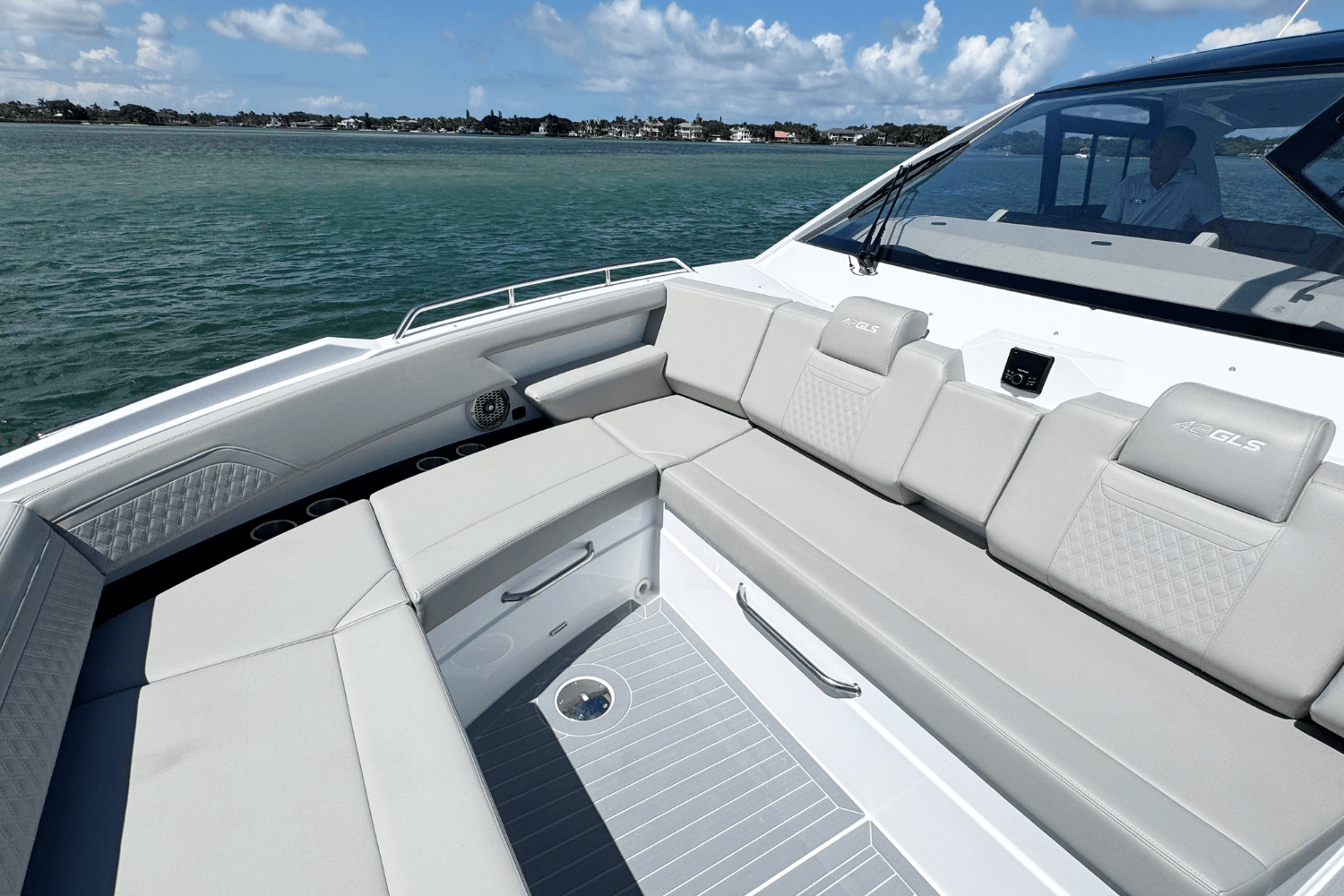 2026 Cruisers Yachts 42 GLS Outboard Image Thumbnail #38